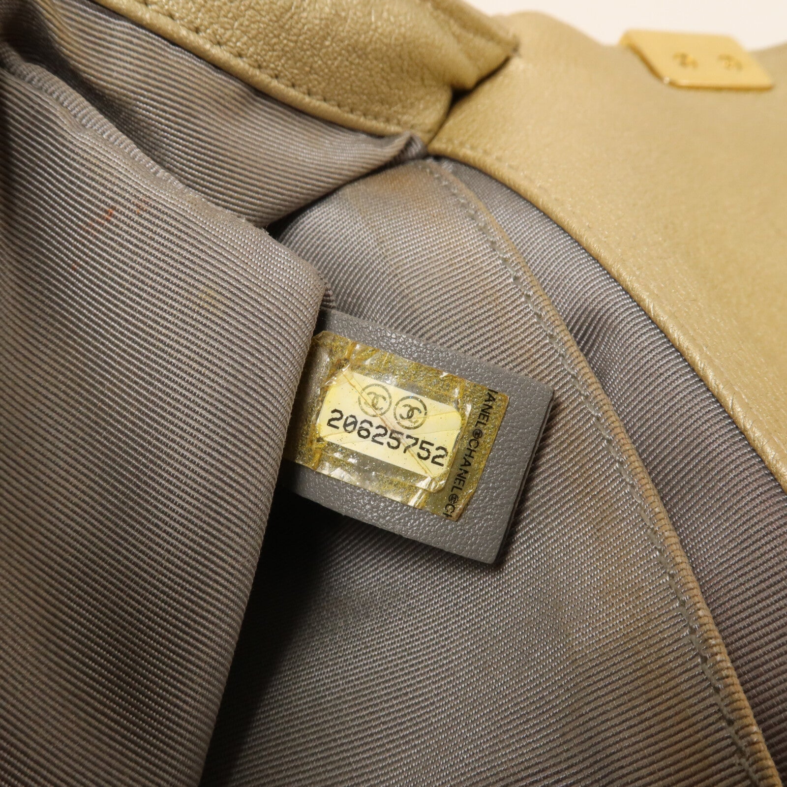 CHANEL 牛皮皮革Boy 25鏈帶肩背袋
