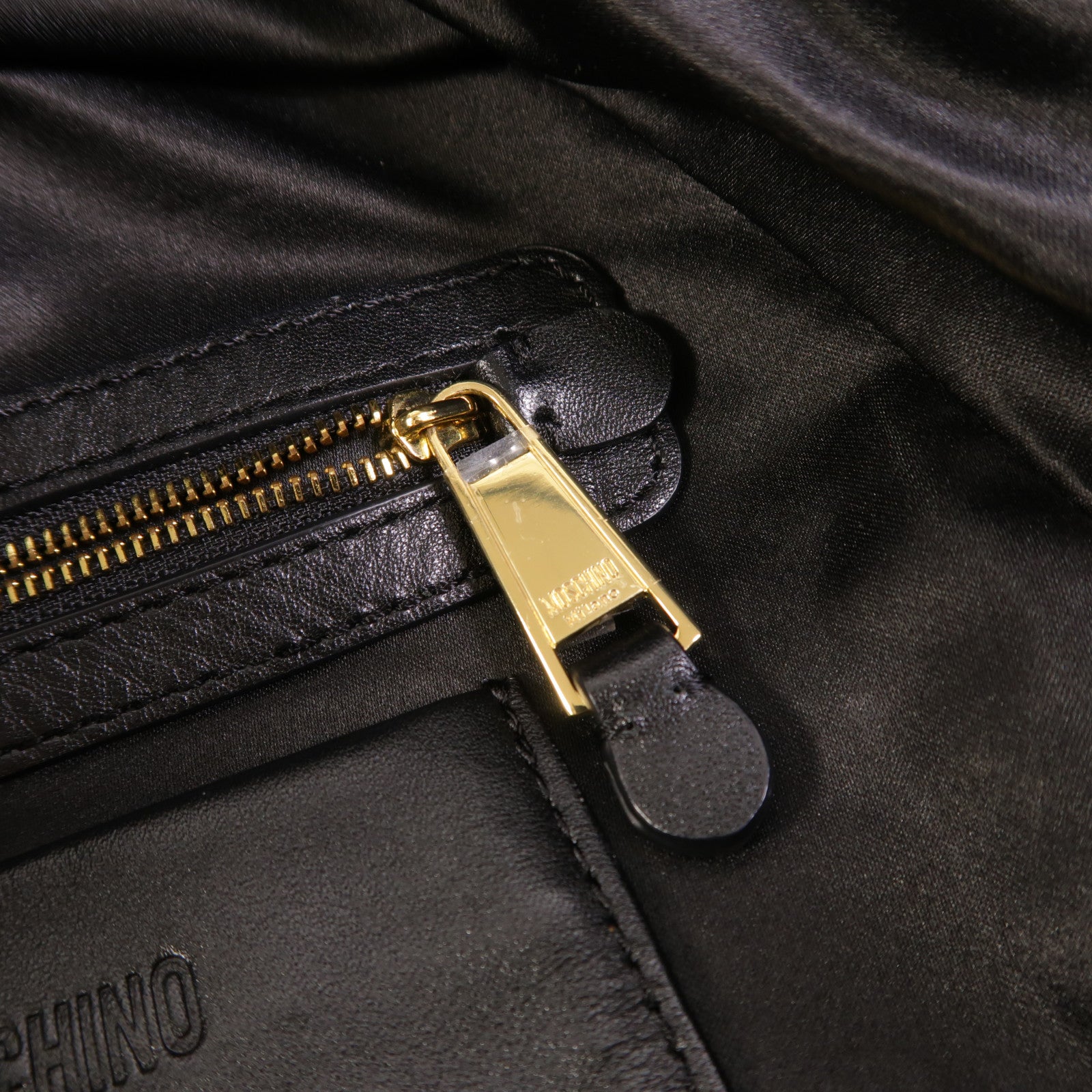 MOSCHINO 尼龍Backpack金扣背包