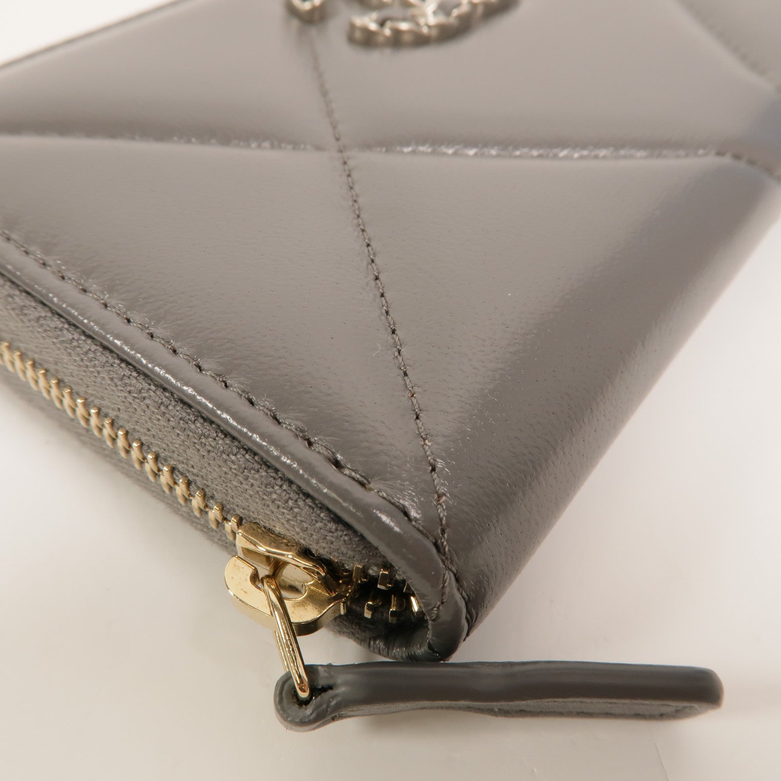 CHANEL 羊皮皮革C19 Wallet長錢包