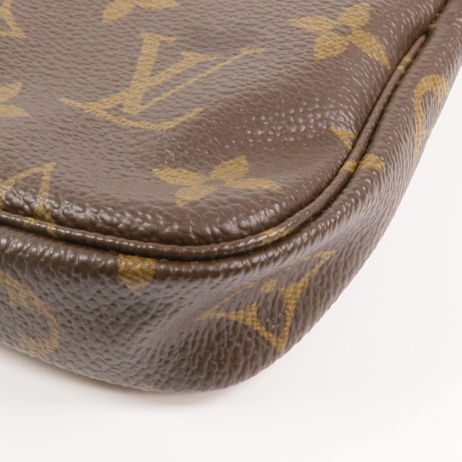 LOUIS VUITTON Monogram Mini Pochette Accessoires金扣手挽袋