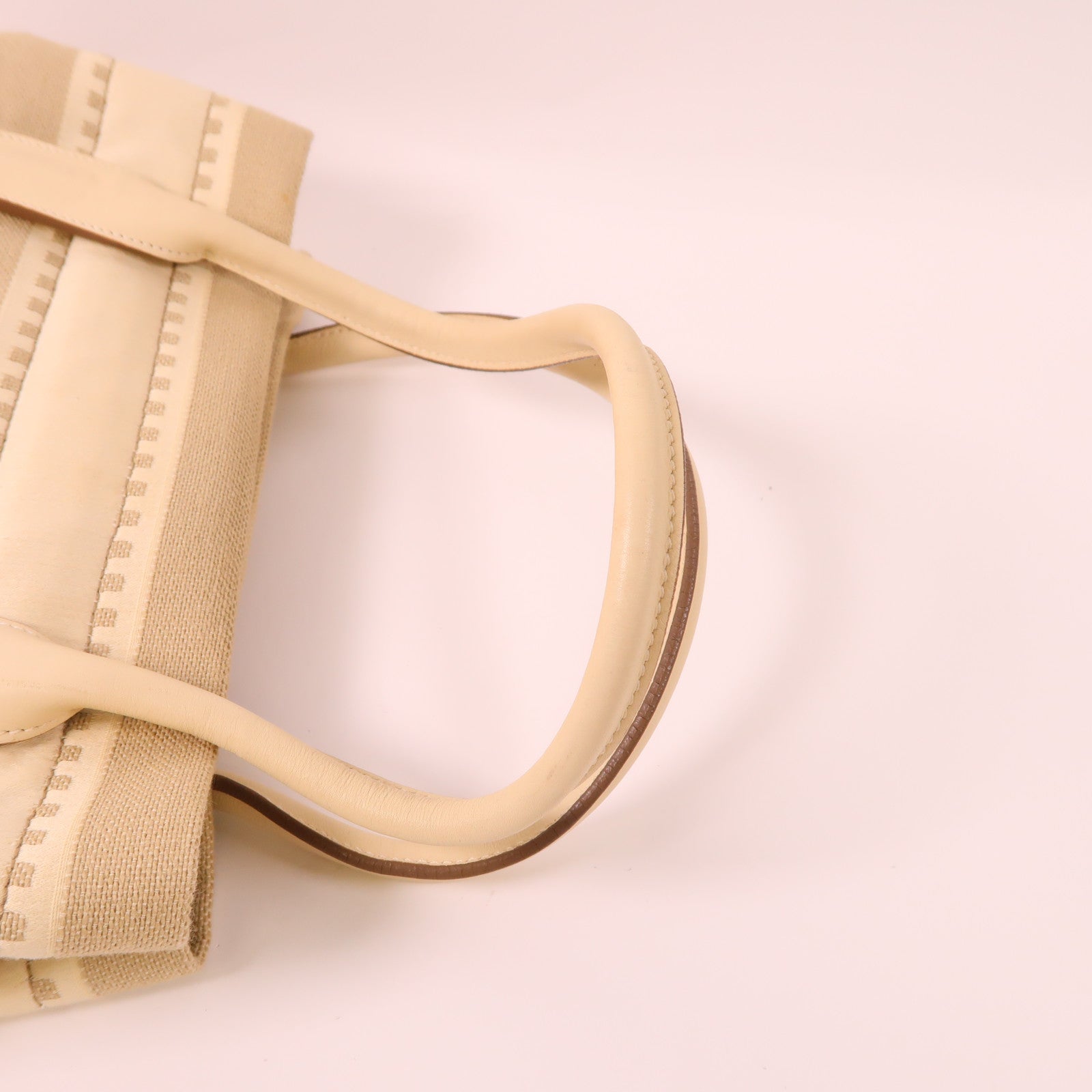 Salvatore Ferragamo 帆布Vara Ribbon Handbag銀扣手挽袋