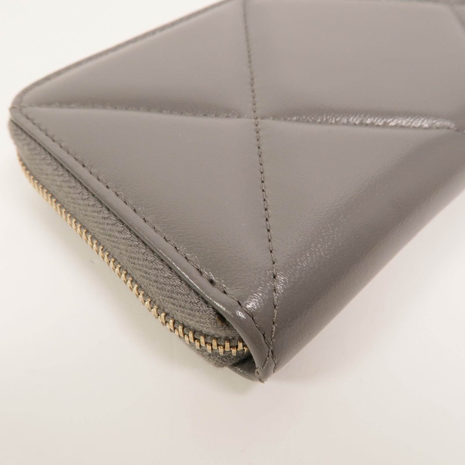 CHANEL 羊皮皮革C19 Wallet長錢包