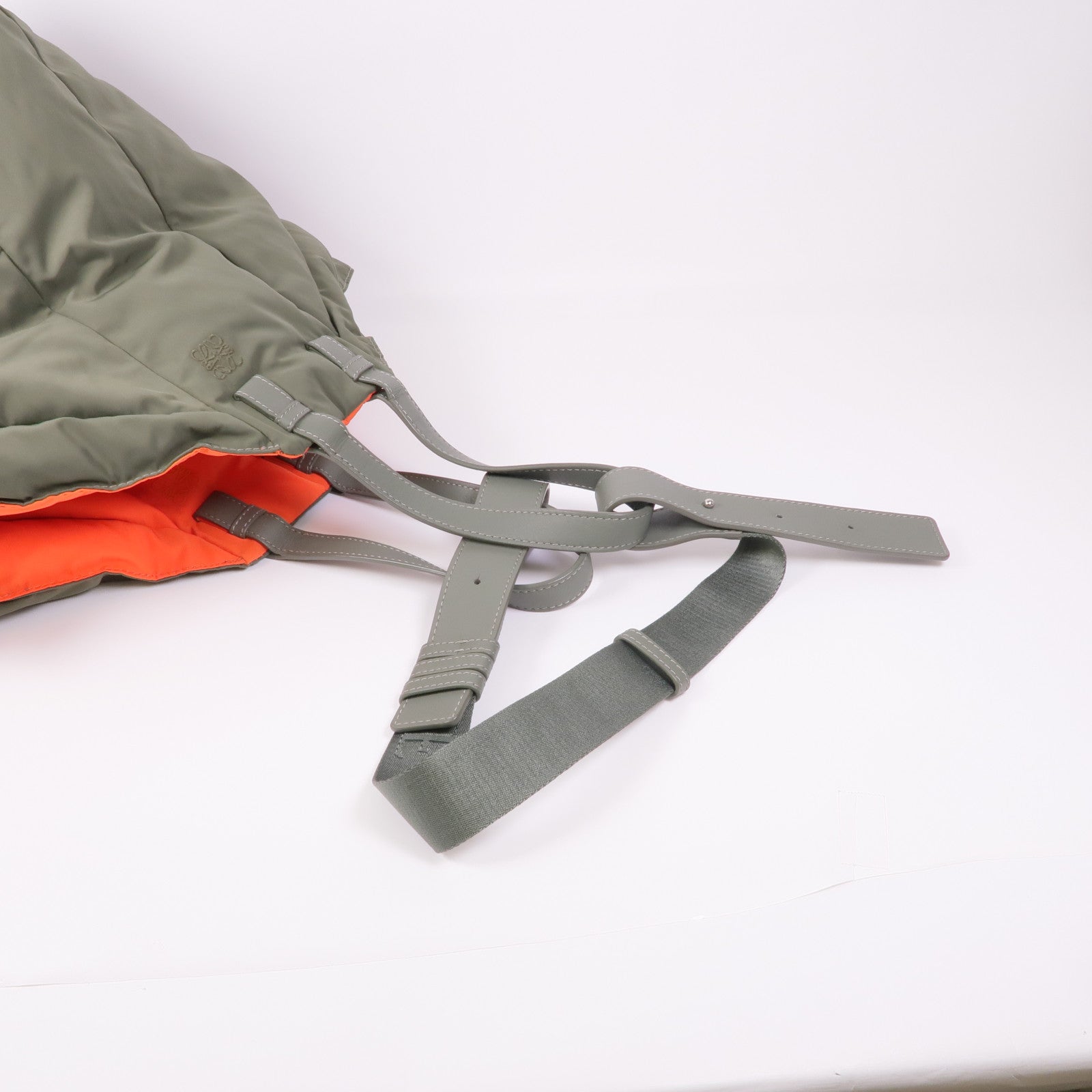 LOEWE 尼龍Hammock Reversible銀扣手挽肩背兩用袋