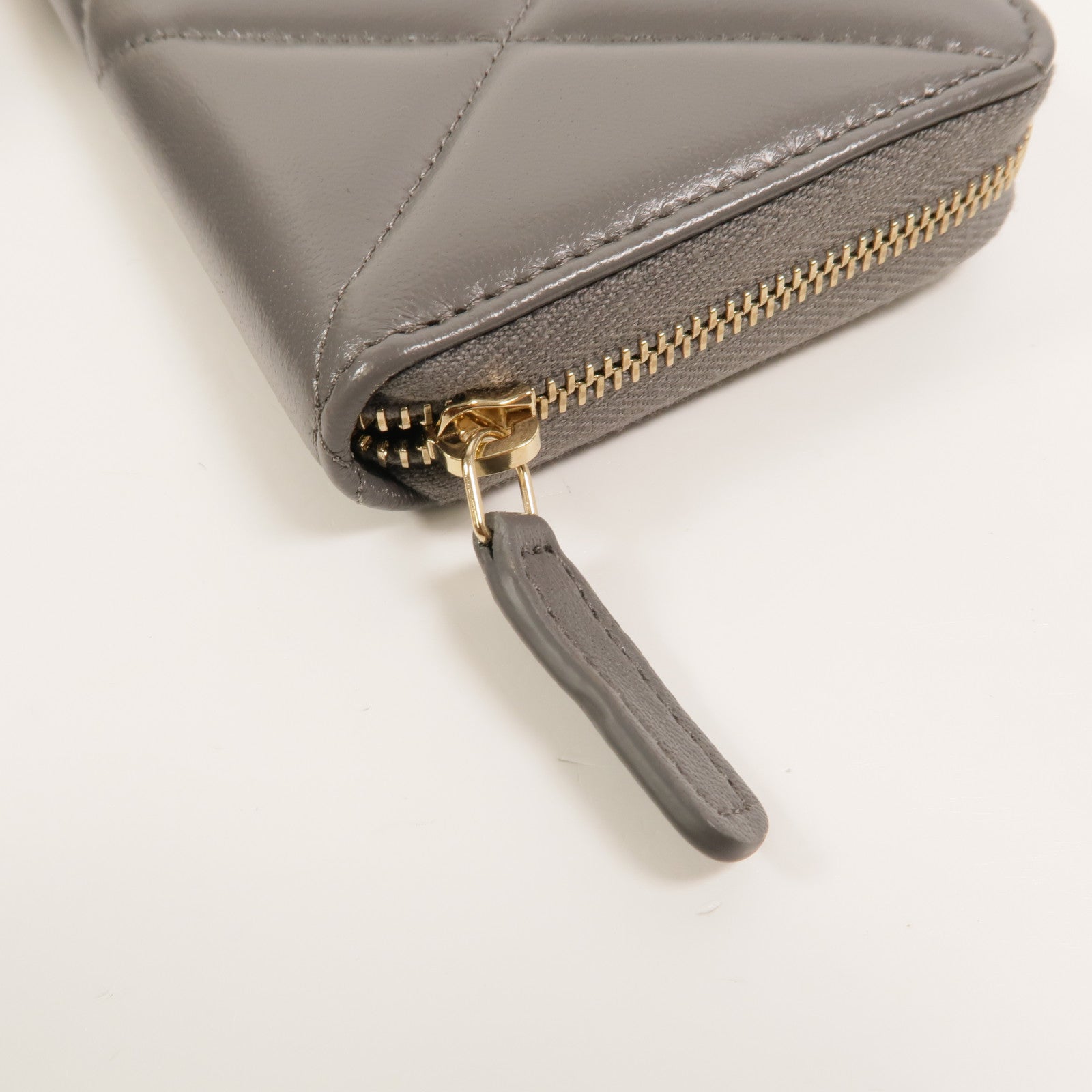 CHANEL 羊皮皮革C19 Wallet長錢包