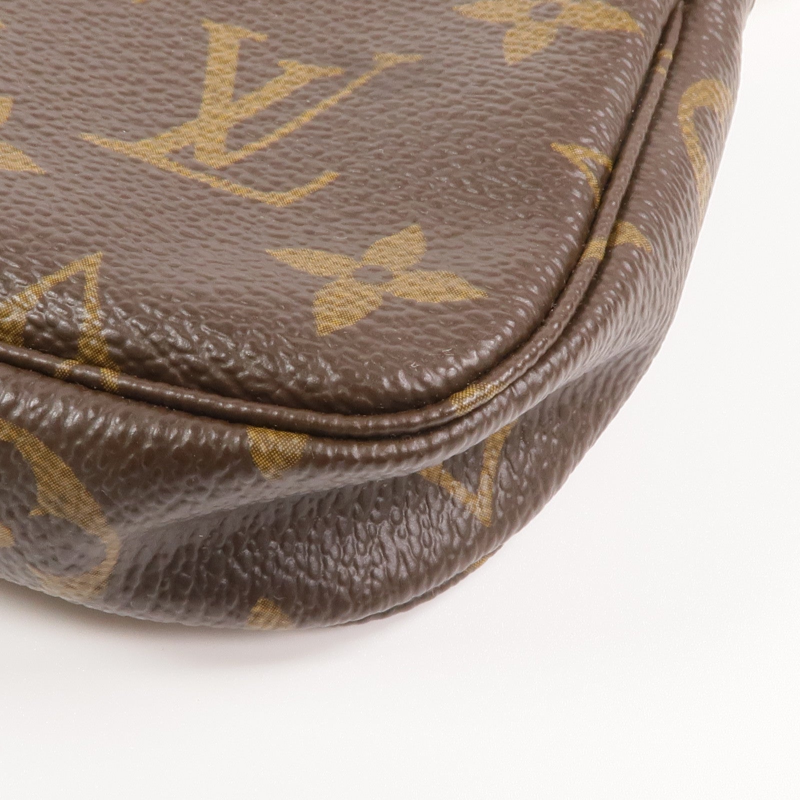 LOUIS VUITTON Monogram Mini Pochette Accessoires金扣手挽袋