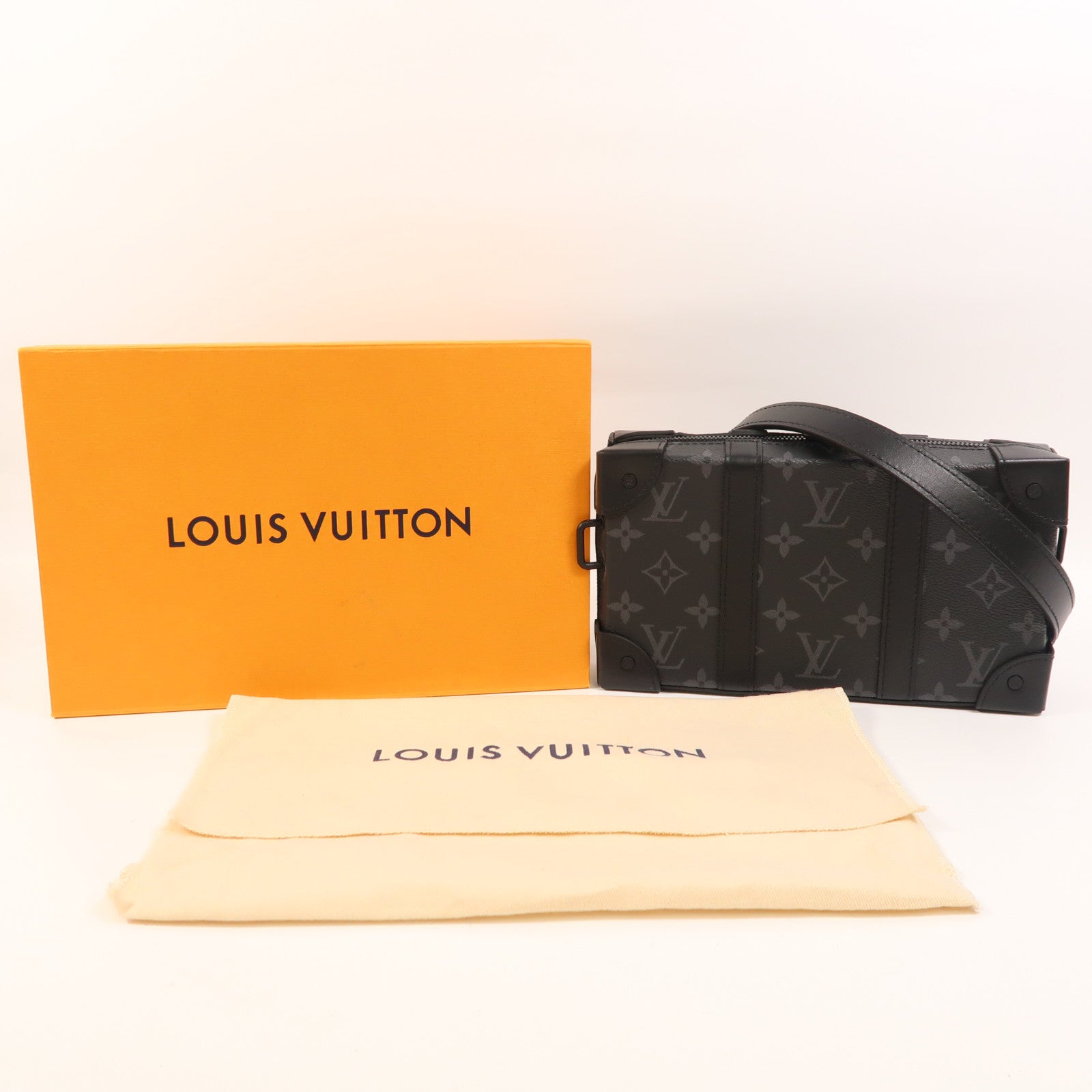 LOUIS VUITTON Monogram Eclipse Soft Trunk Wallet肩背袋