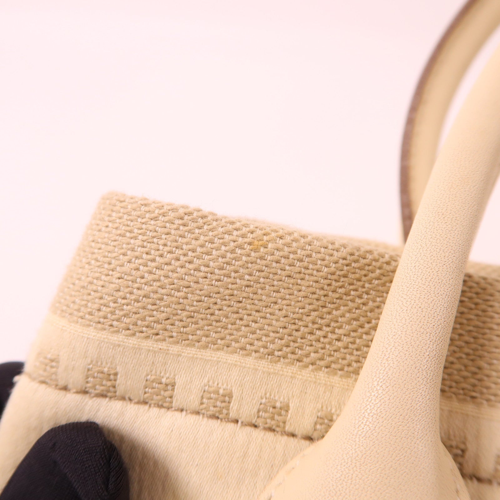 Salvatore Ferragamo 帆布Vara Ribbon Handbag銀扣手挽袋