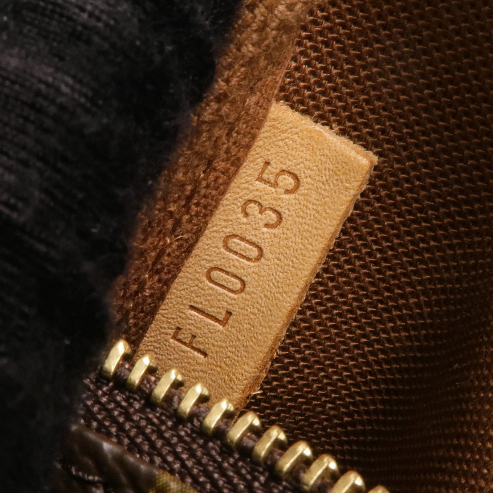 LOUIS VUITTON Monogram Mini Pochette Accessoires金扣手挽袋