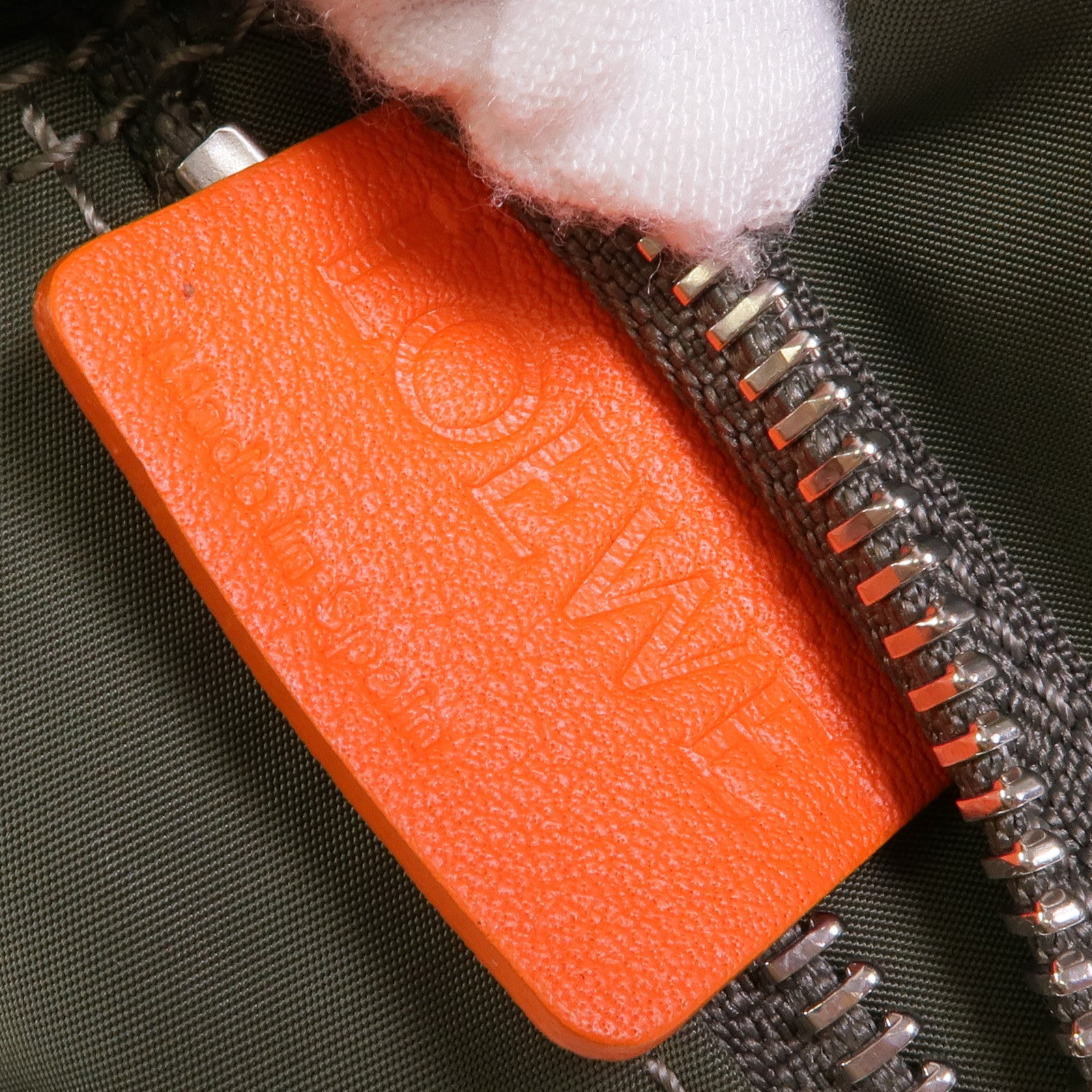 LOEWE 尼龍Hammock Reversible銀扣手挽肩背兩用袋