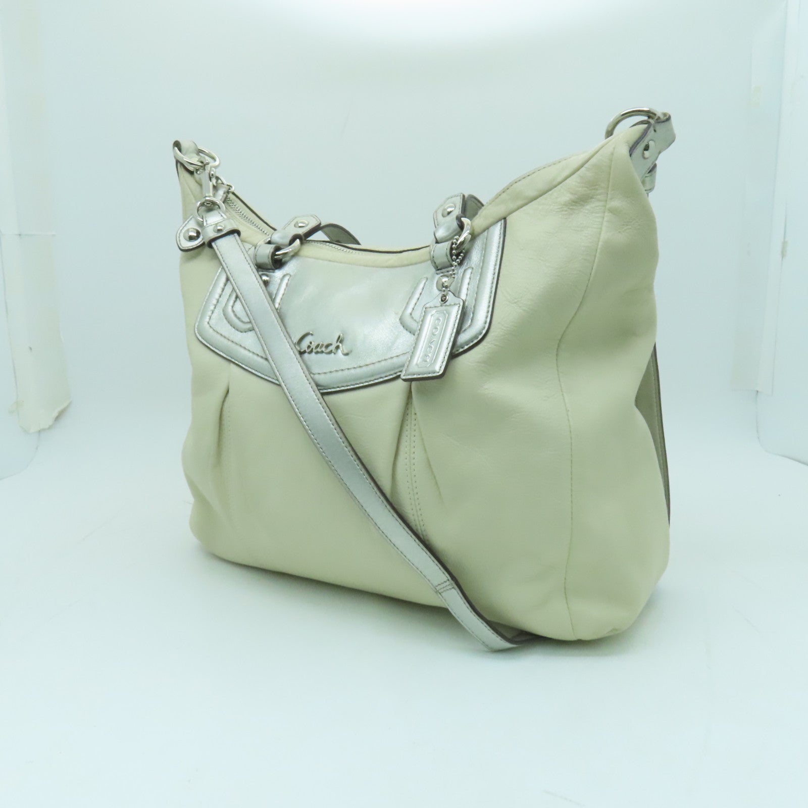 COACH 【清倉大減價】牛皮皮革2 Way Shoulder銀扣手挽肩背兩用袋白色
