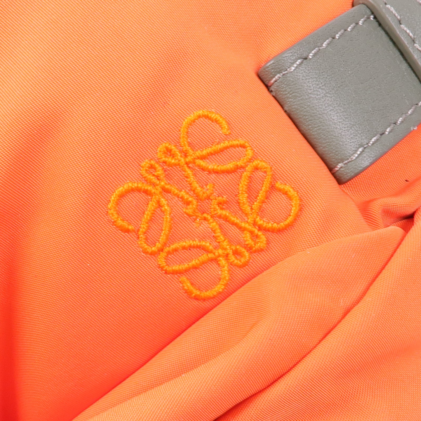 LOEWE 尼龍Hammock Reversible銀扣手挽肩背兩用袋