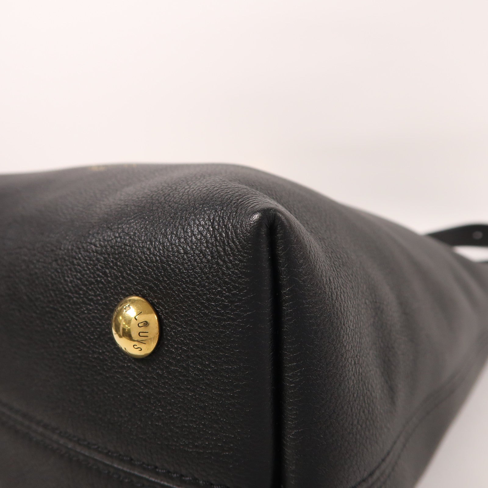 LOUIS VUITTON 牛皮皮革Low Key Hobo PM金扣肩背袋