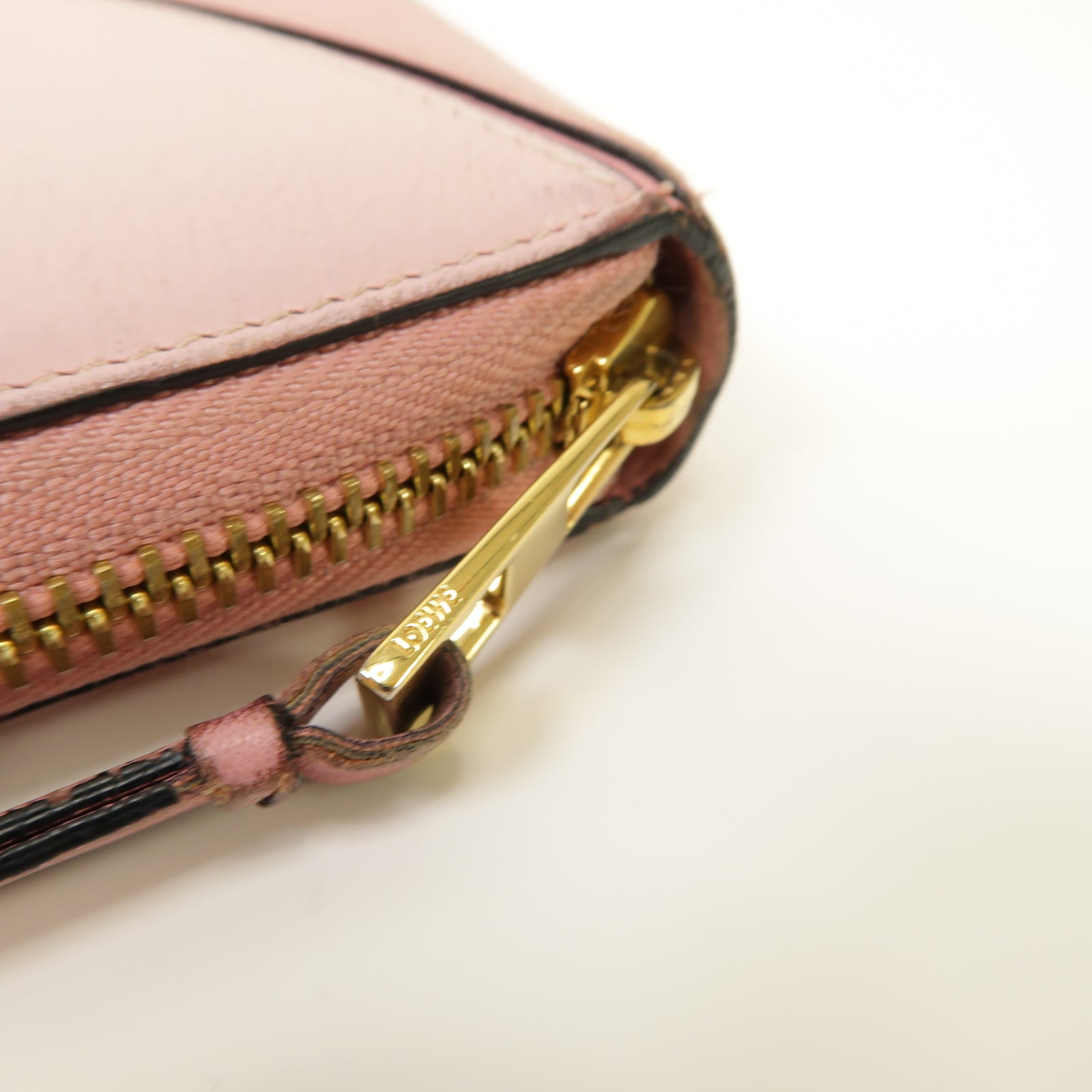 LOEWE 牛皮皮革Puzzle Zip Around Wallet金扣長錢包粉紅色