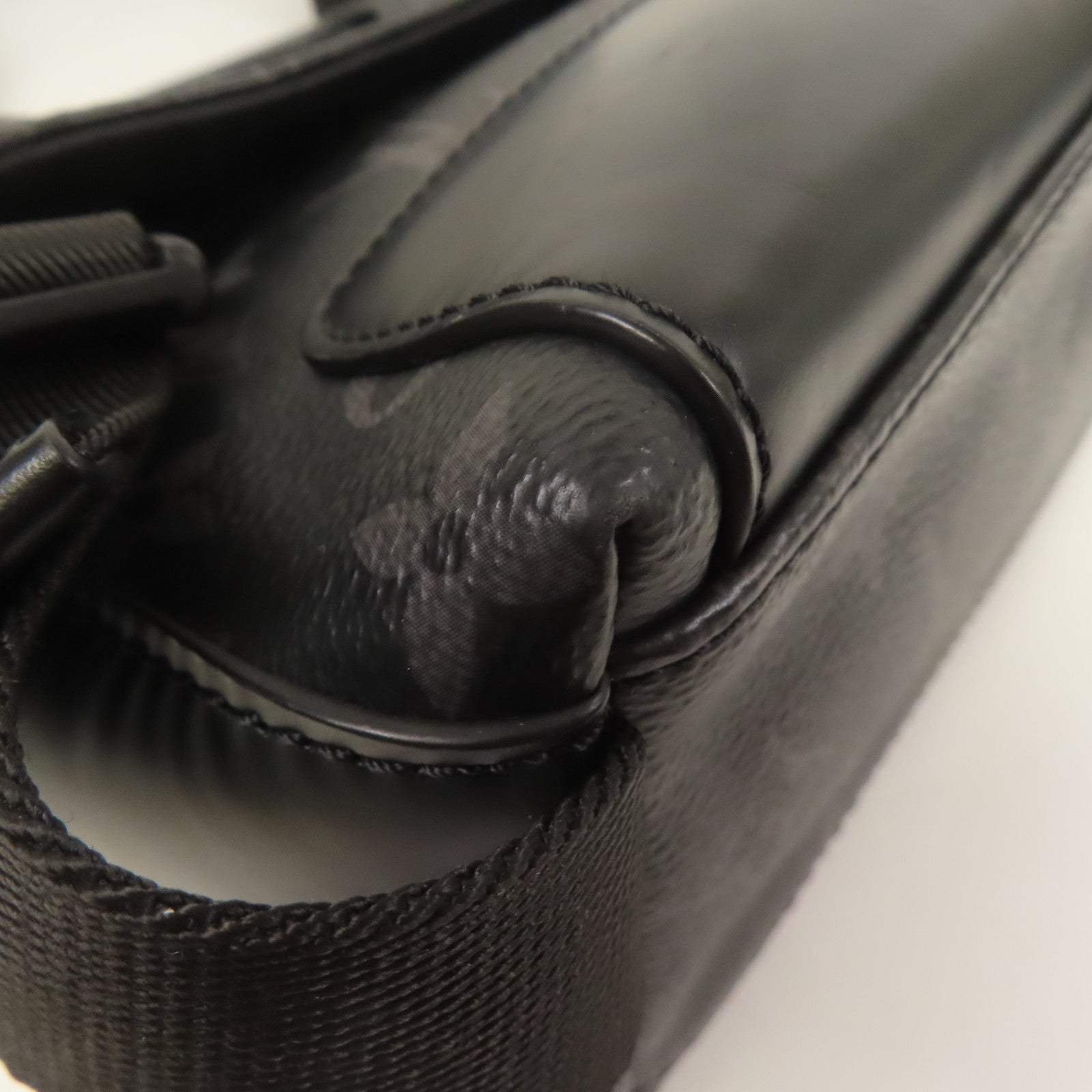 LOUIS VUITTON Monogram Eclipse Messenger PM Voyager銀扣肩背袋黑色