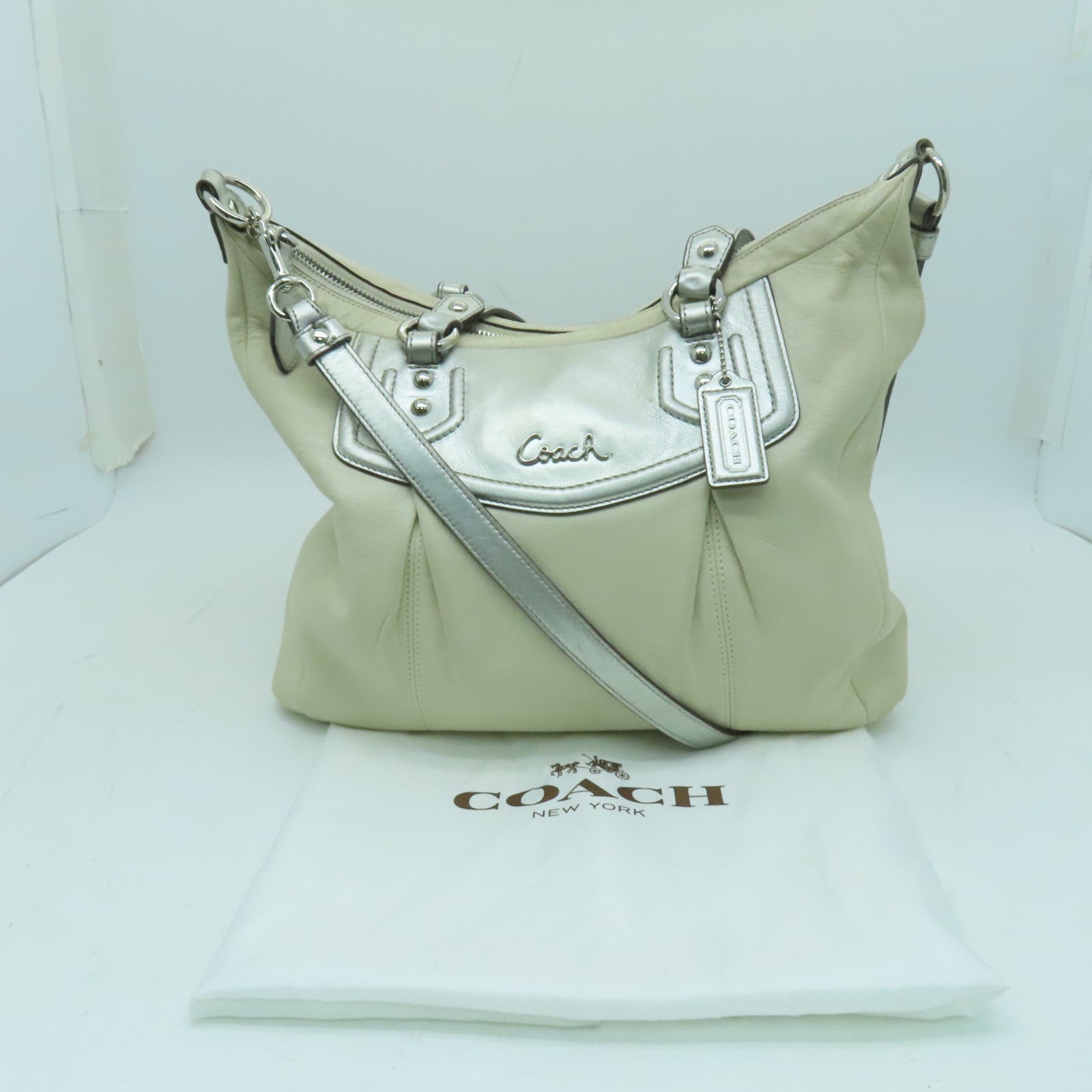 COACH 【清倉大減價】牛皮皮革2 Way Shoulder銀扣手挽肩背兩用袋白色