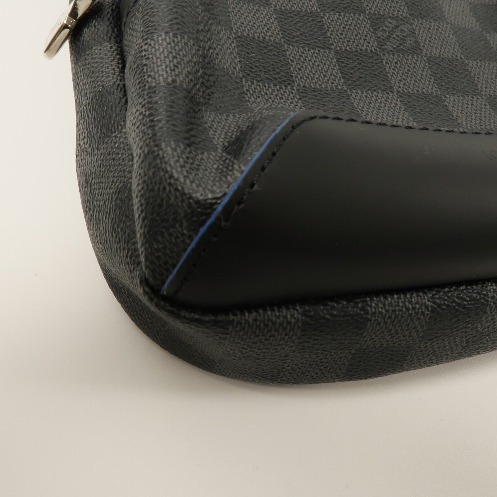 LOUIS VUITTON Damier Graphite Avenue Sling Bag肩背袋