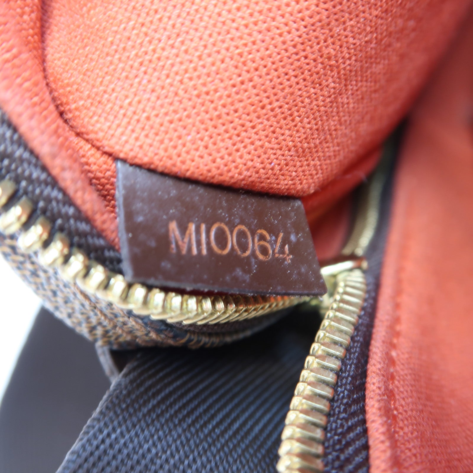 LOUIS VUITTON Damier Olav PM金扣肩背袋啡色