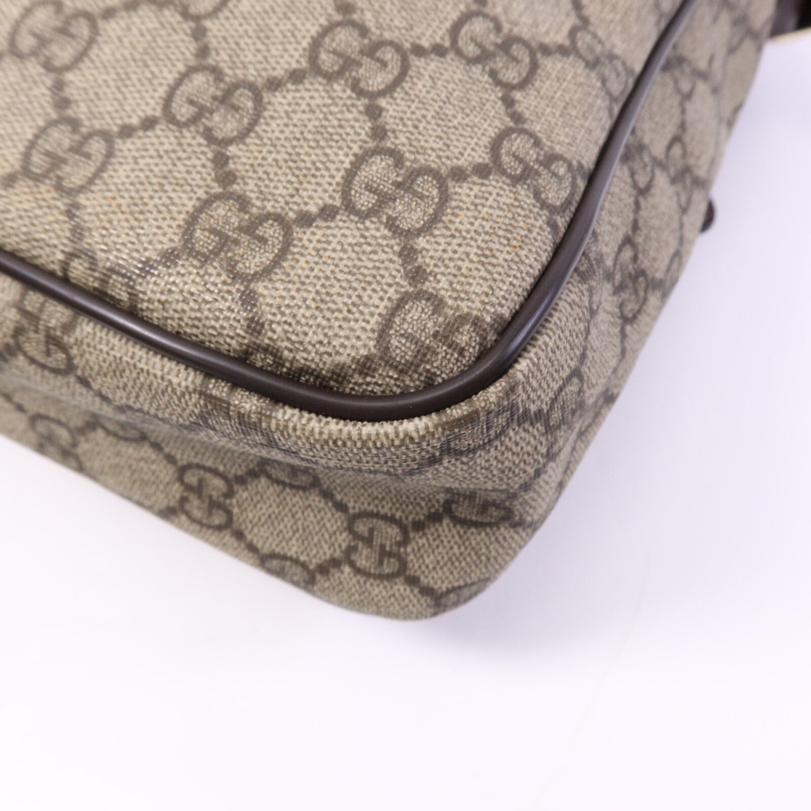 GUCCI 塗層帆布Shoulder Bag金扣肩背袋