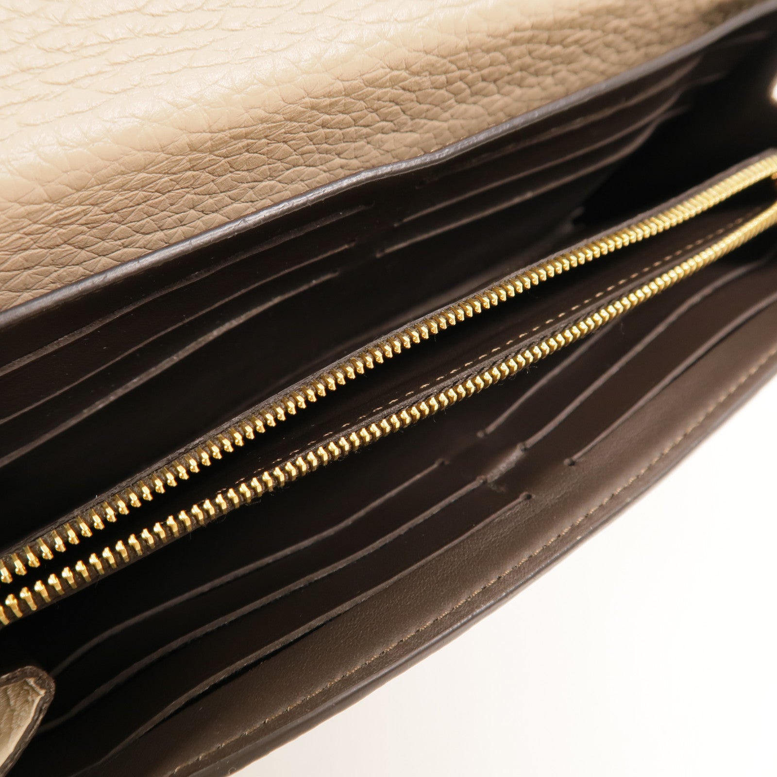 LOUIS VUITTON 牛皮皮革Capucines長錢包
