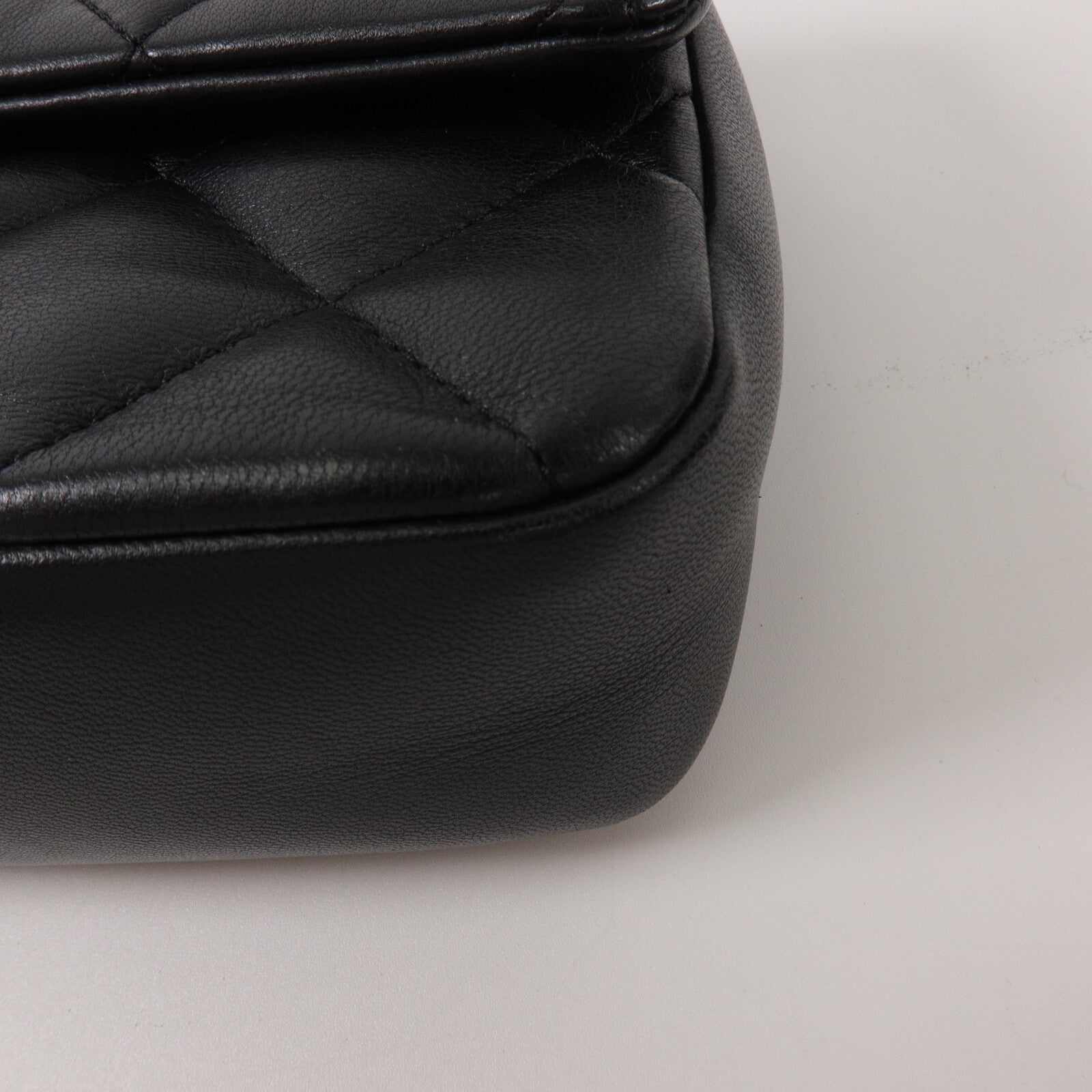CHANEL 羊皮皮革Mini Flap Bag With Heart Charms鏈帶肩背袋