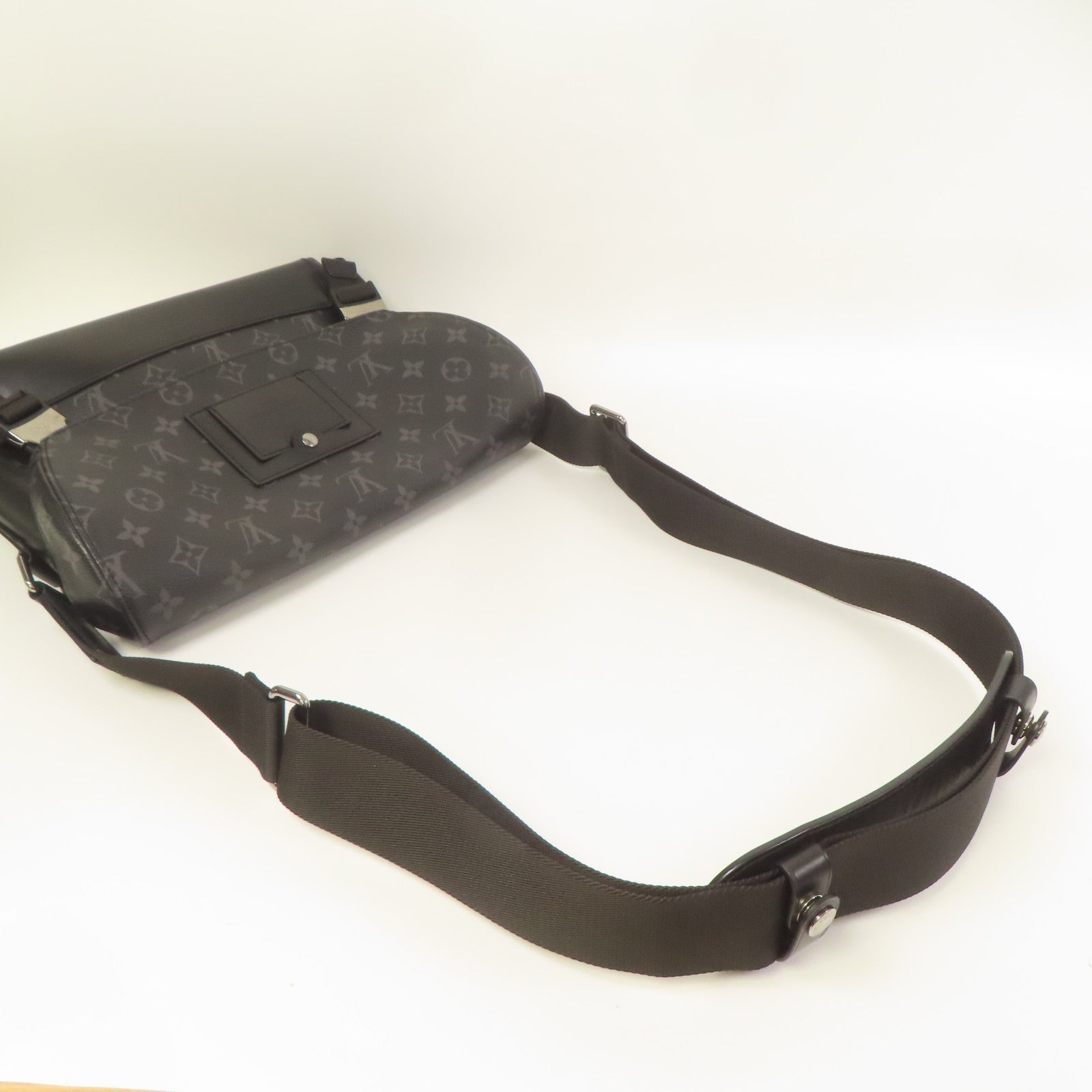 LOUIS VUITTON Monogram Eclipse Messenger PM Voyager銀扣肩背袋黑色