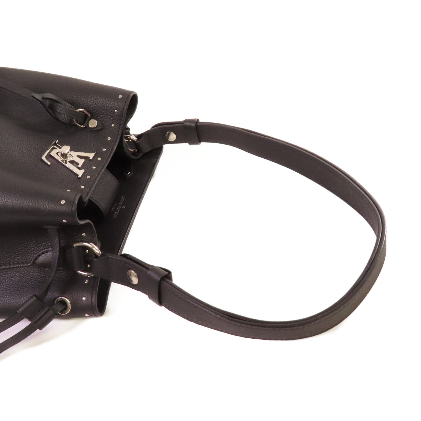 LOUIS VUITTON 牛皮皮革Lock Me Bucket Shoulder Bag銀扣肩背袋黑色