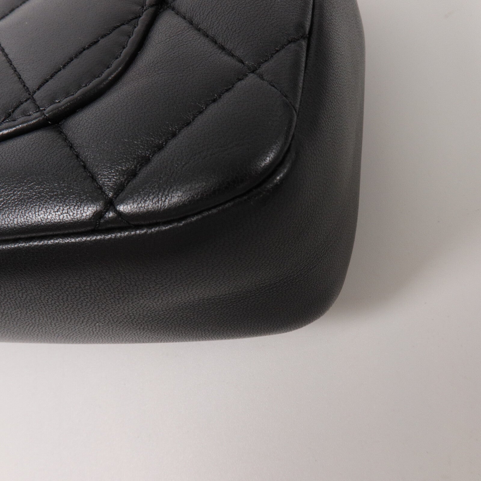 CHANEL 羊皮皮革Mini Flap Bag With Heart Charms鏈帶肩背袋