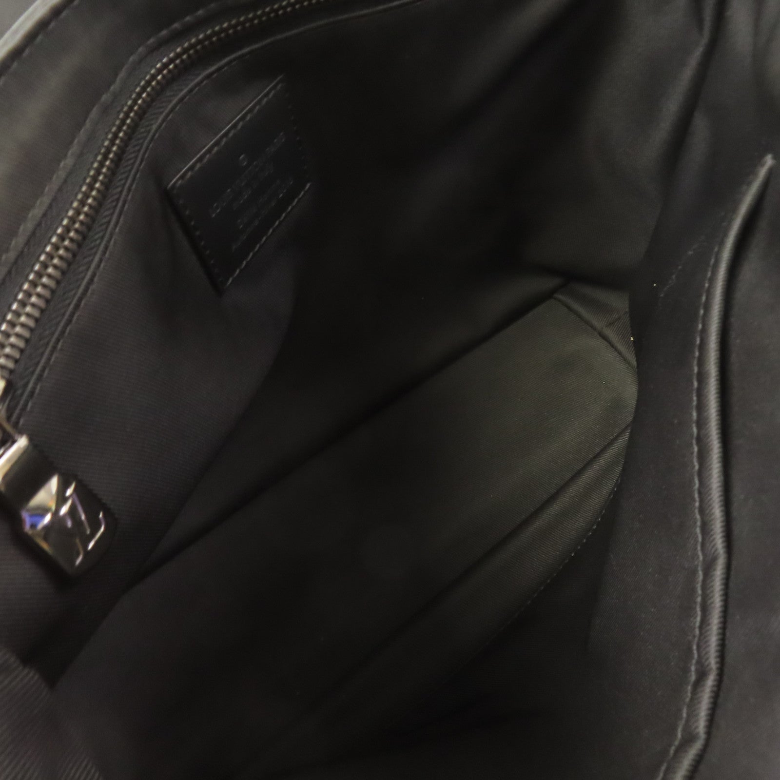 LOUIS VUITTON Monogram Eclipse Messenger PM Voyager銀扣肩背袋黑色