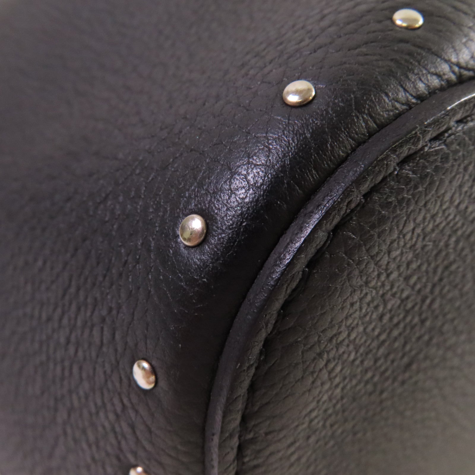 LOUIS VUITTON 牛皮皮革Lock Me Bucket Shoulder Bag銀扣肩背袋黑色