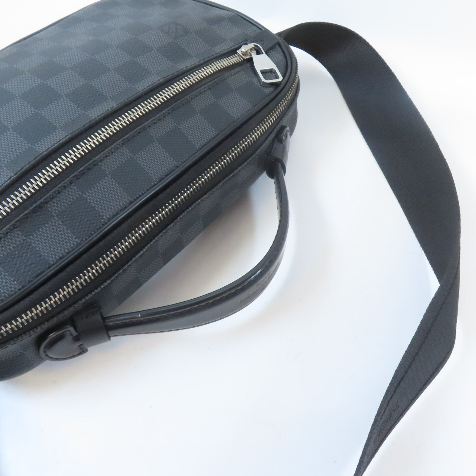 LOUIS VUITTON Damier Graphite Ambler Waist Bag銀扣腰包黑色