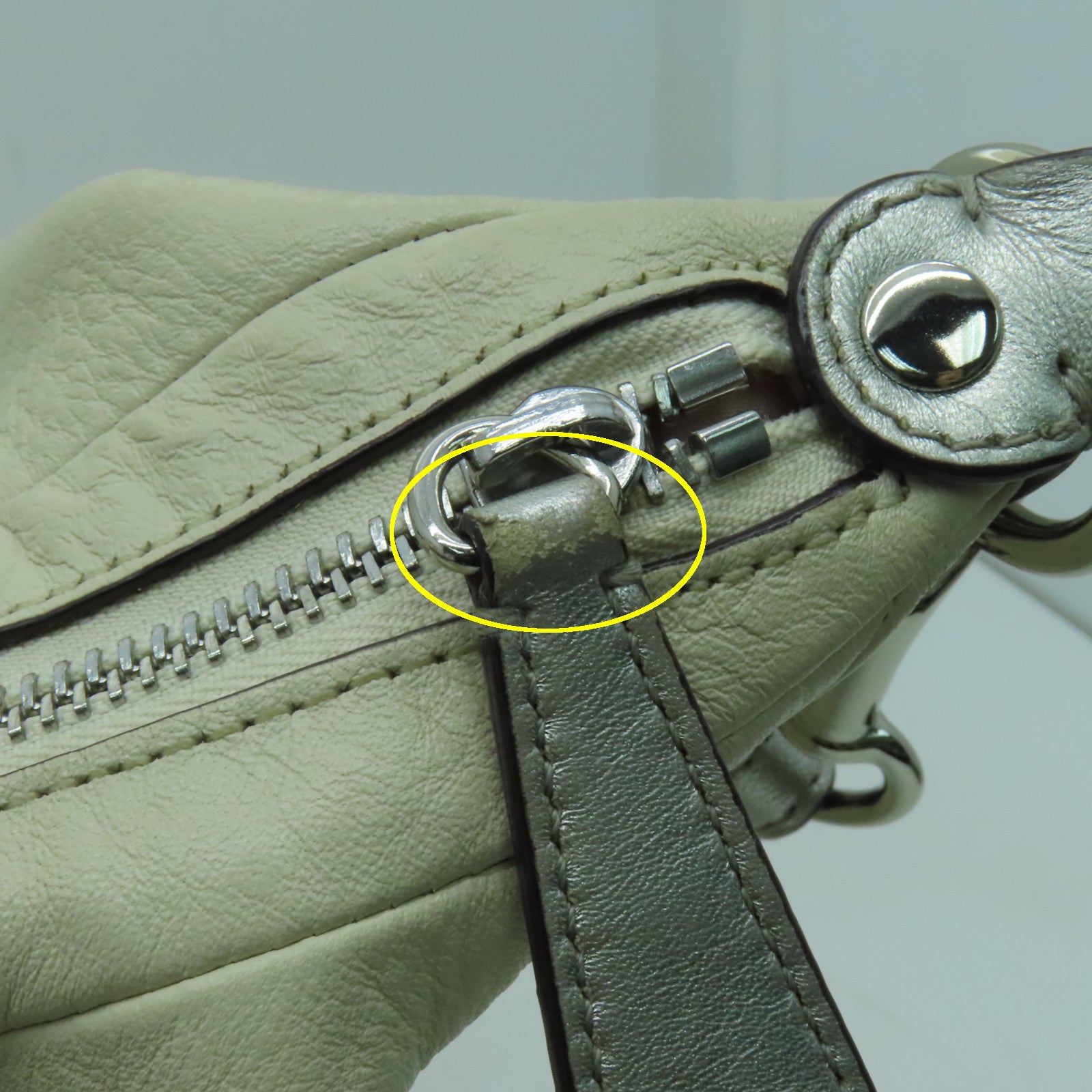 COACH 【清倉大減價】牛皮皮革2 Way Shoulder銀扣手挽肩背兩用袋白色