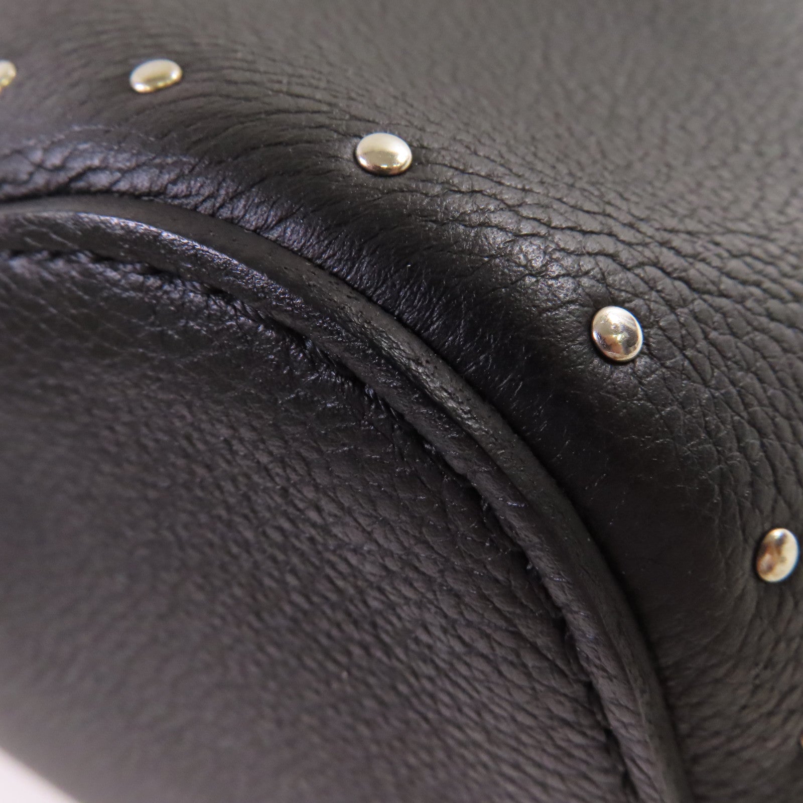 LOUIS VUITTON 牛皮皮革Lock Me Bucket Shoulder Bag銀扣肩背袋黑色