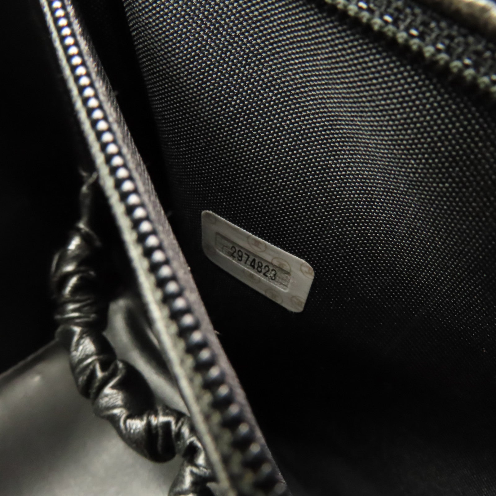 CHANEL 【清倉大減價】Caviar皮革Vintage Vanity Case 2Way Shoulder Make Bag金扣鏈帶手挽肩背兩用化妝袋黑色