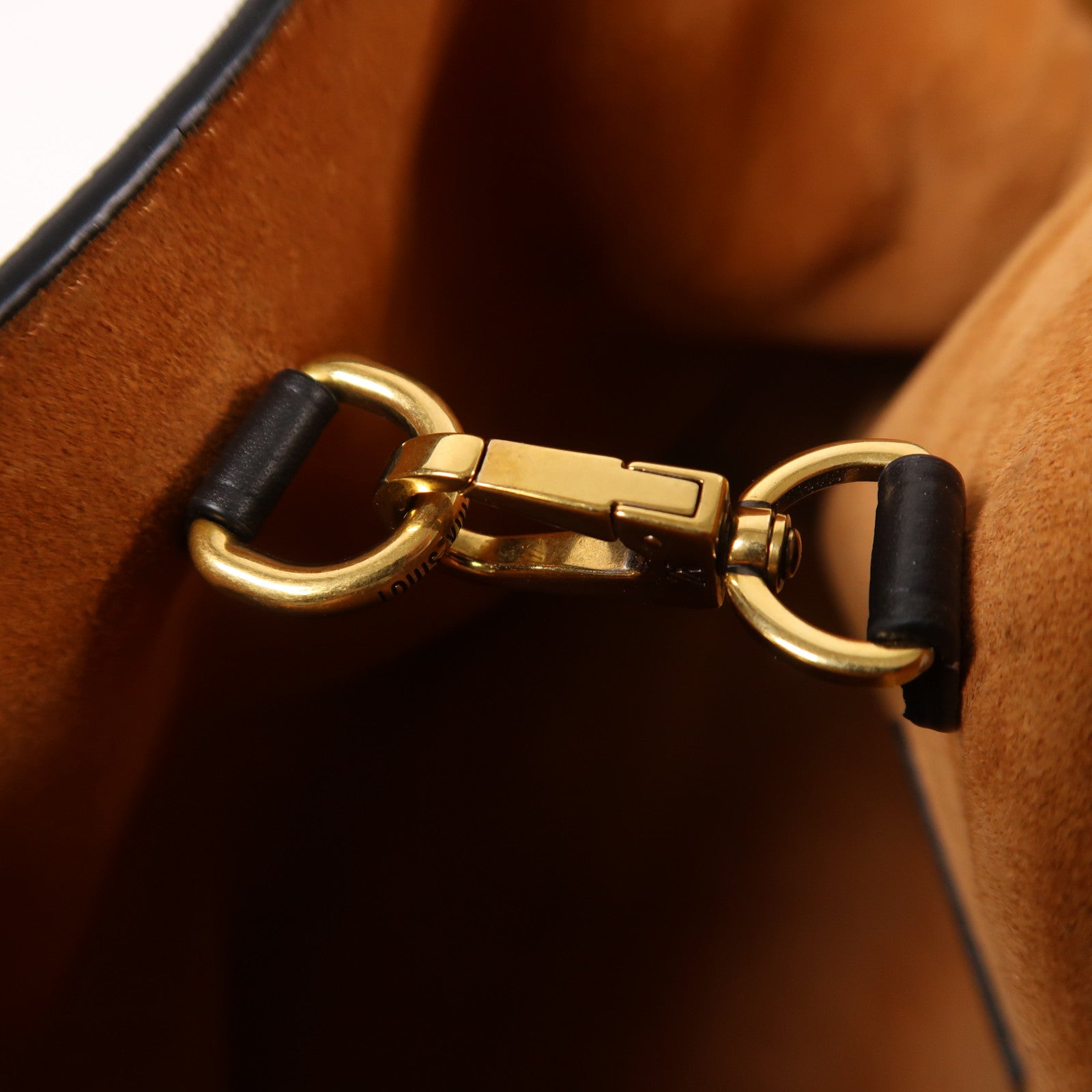 LOUIS VUITTON 牛皮皮革Low Key Hobo PM金扣肩背袋