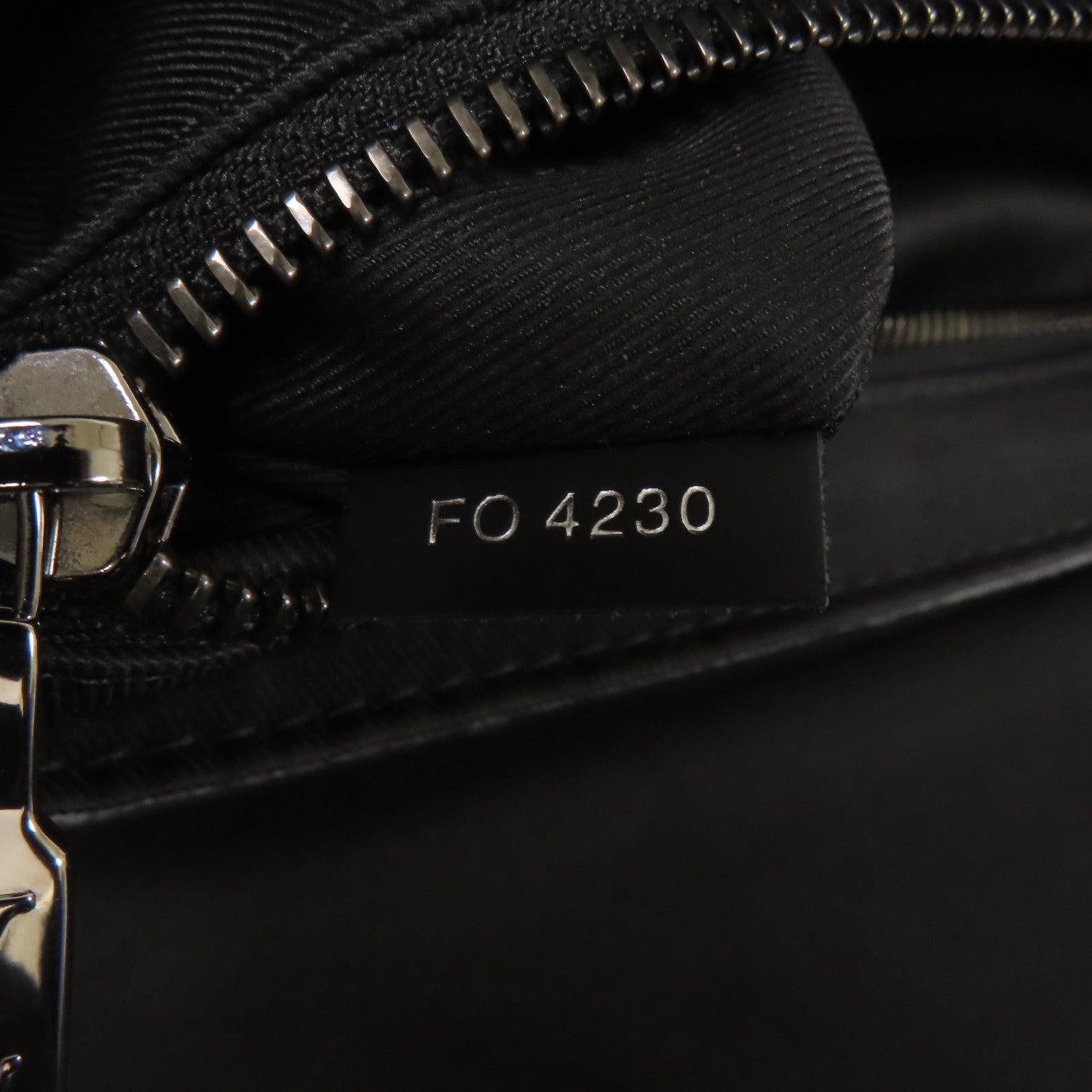 LOUIS VUITTON Monogram Eclipse Messenger PM Voyager銀扣肩背袋黑色