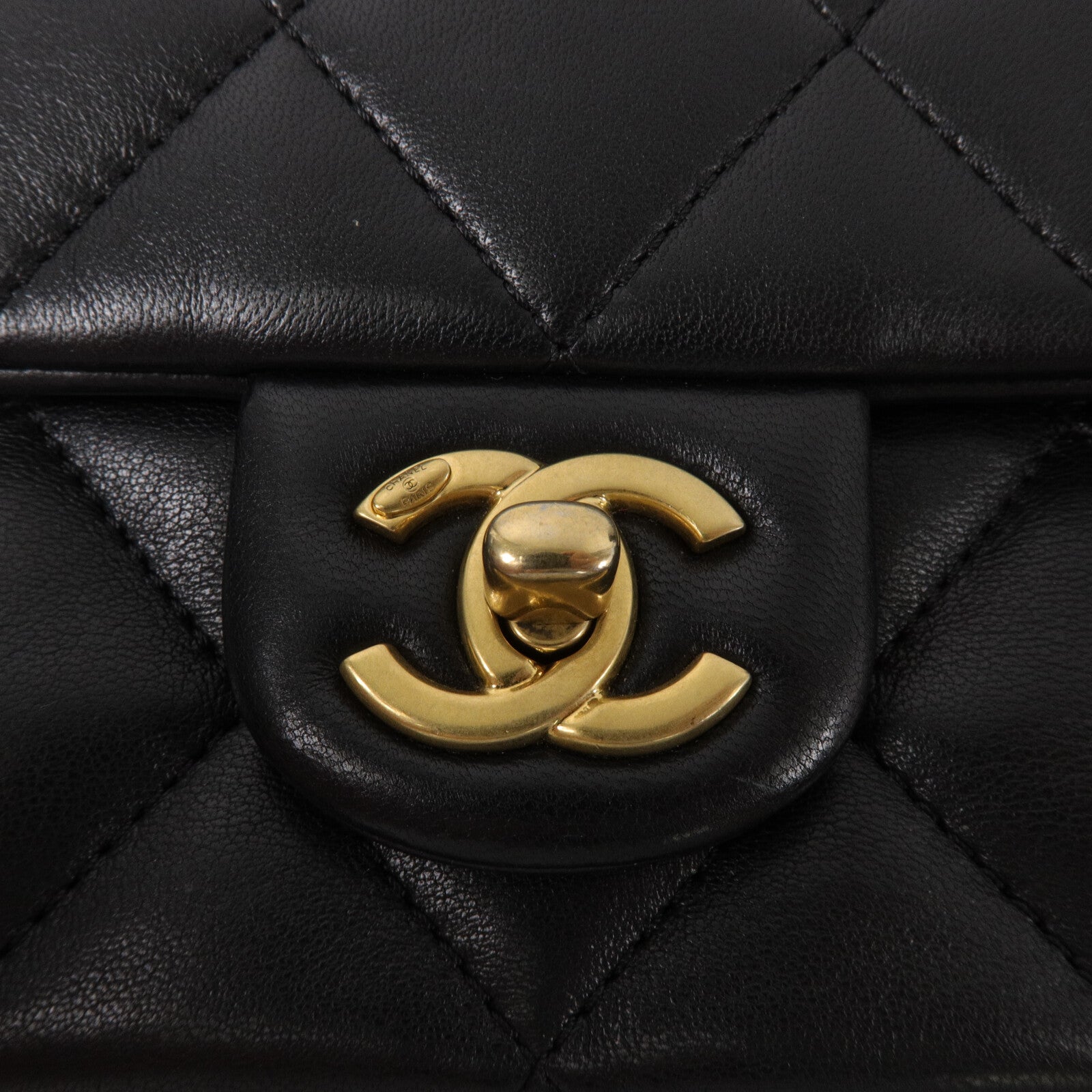 CHANEL 羊皮皮革Mini Flap Bag With Heart Charms鏈帶肩背袋