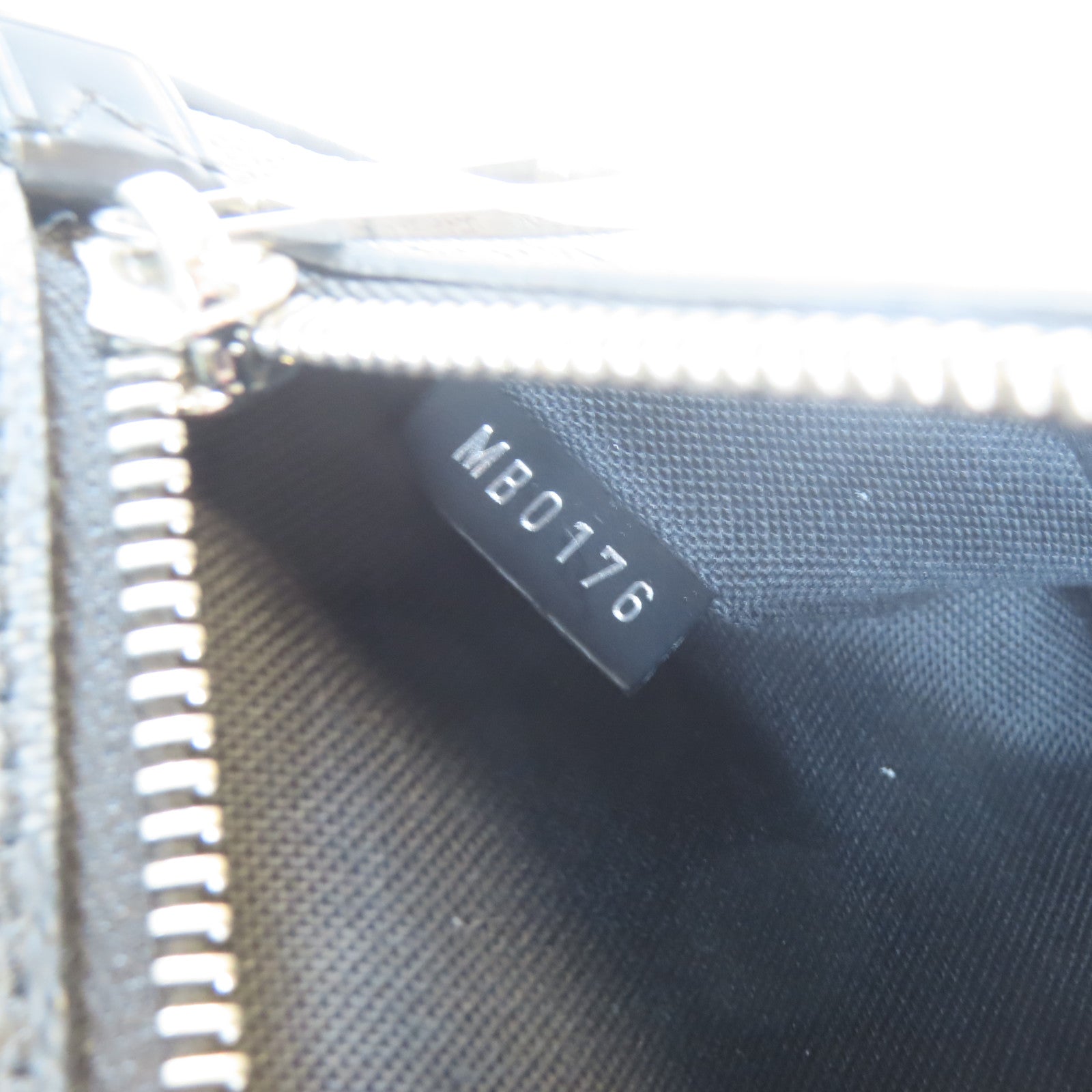 LOUIS VUITTON Damier Graphite Ambler Waist Bag銀扣腰包黑色