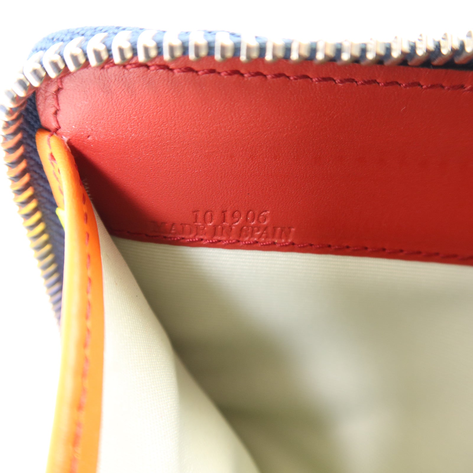 LOEWE 【激減優惠】牛皮皮革Round Wallet銀扣錢包