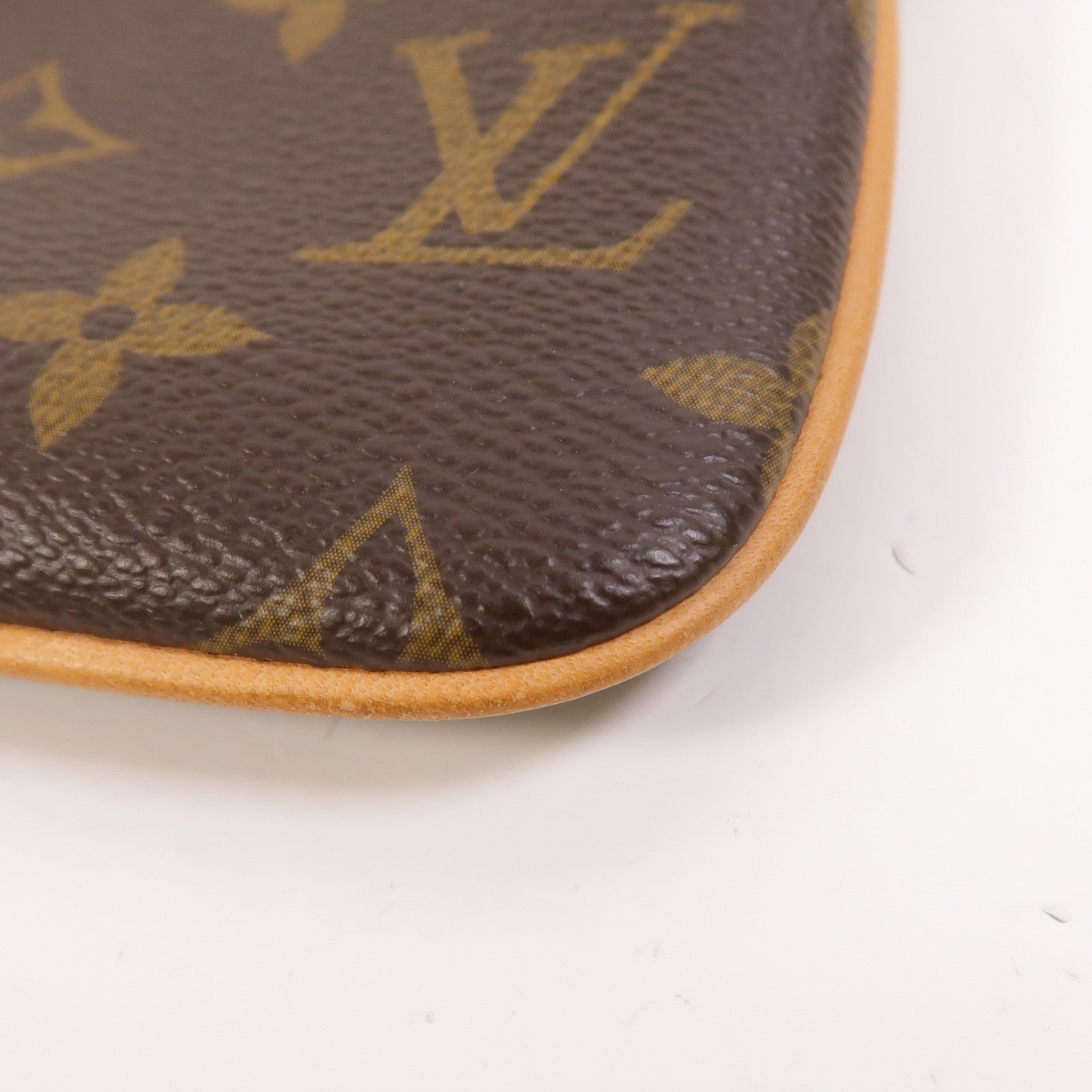 LOUIS VUITTON Monogram Pochette Milla MM金扣鏈帶肩背袋