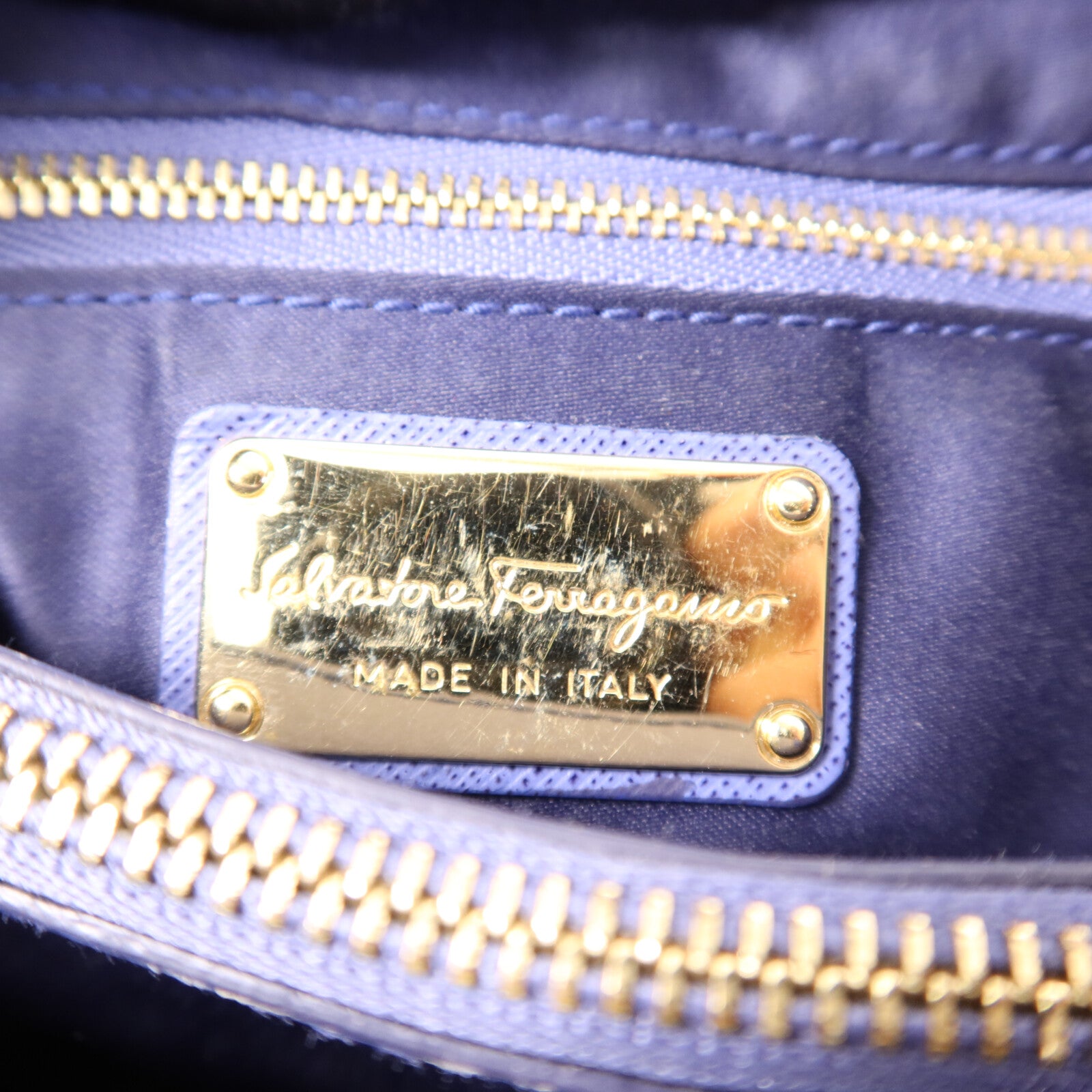 Salvatore Ferragamo 牛皮皮革Shoulder Bag金扣肩背袋