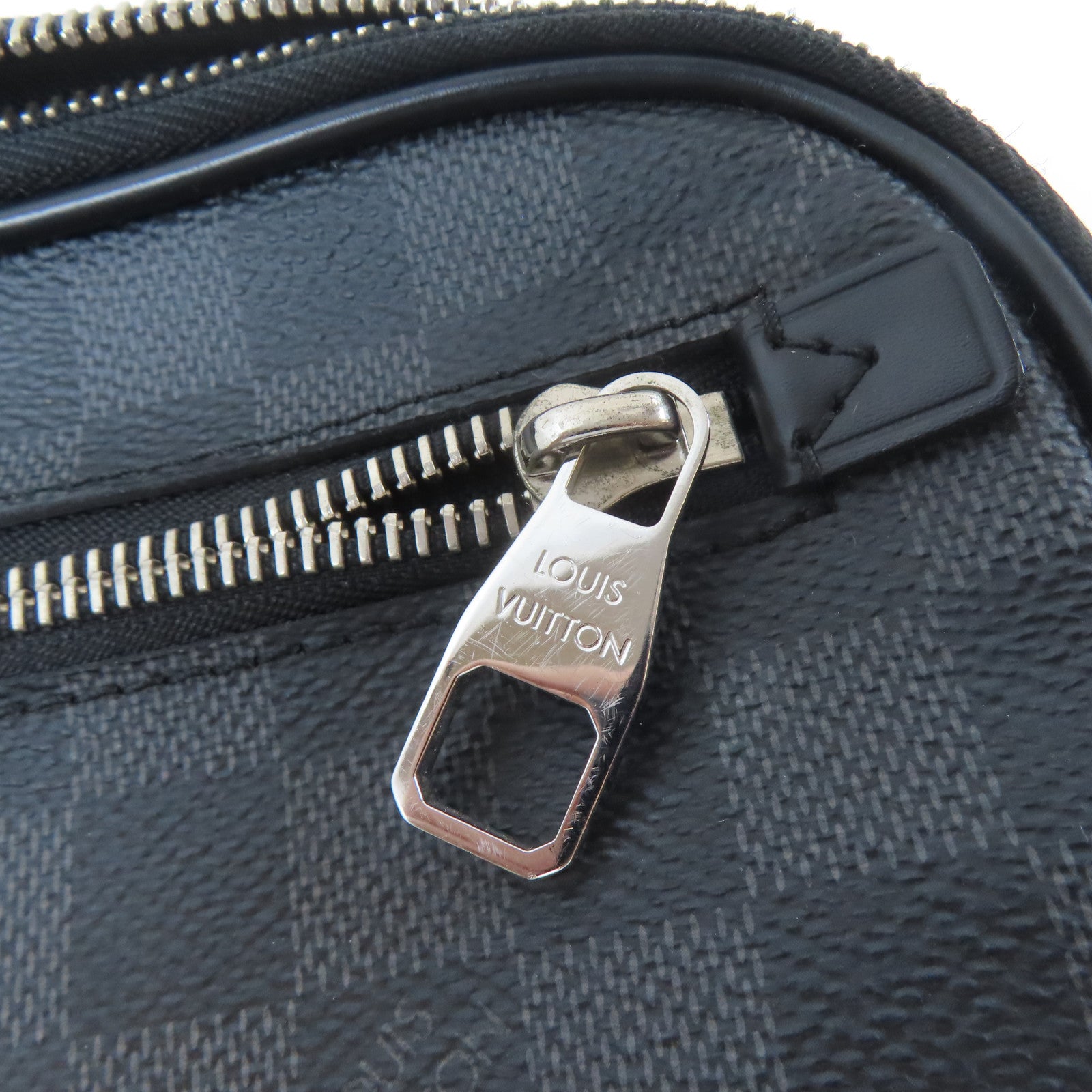LOUIS VUITTON Damier Graphite Ambler Waist Bag銀扣腰包黑色