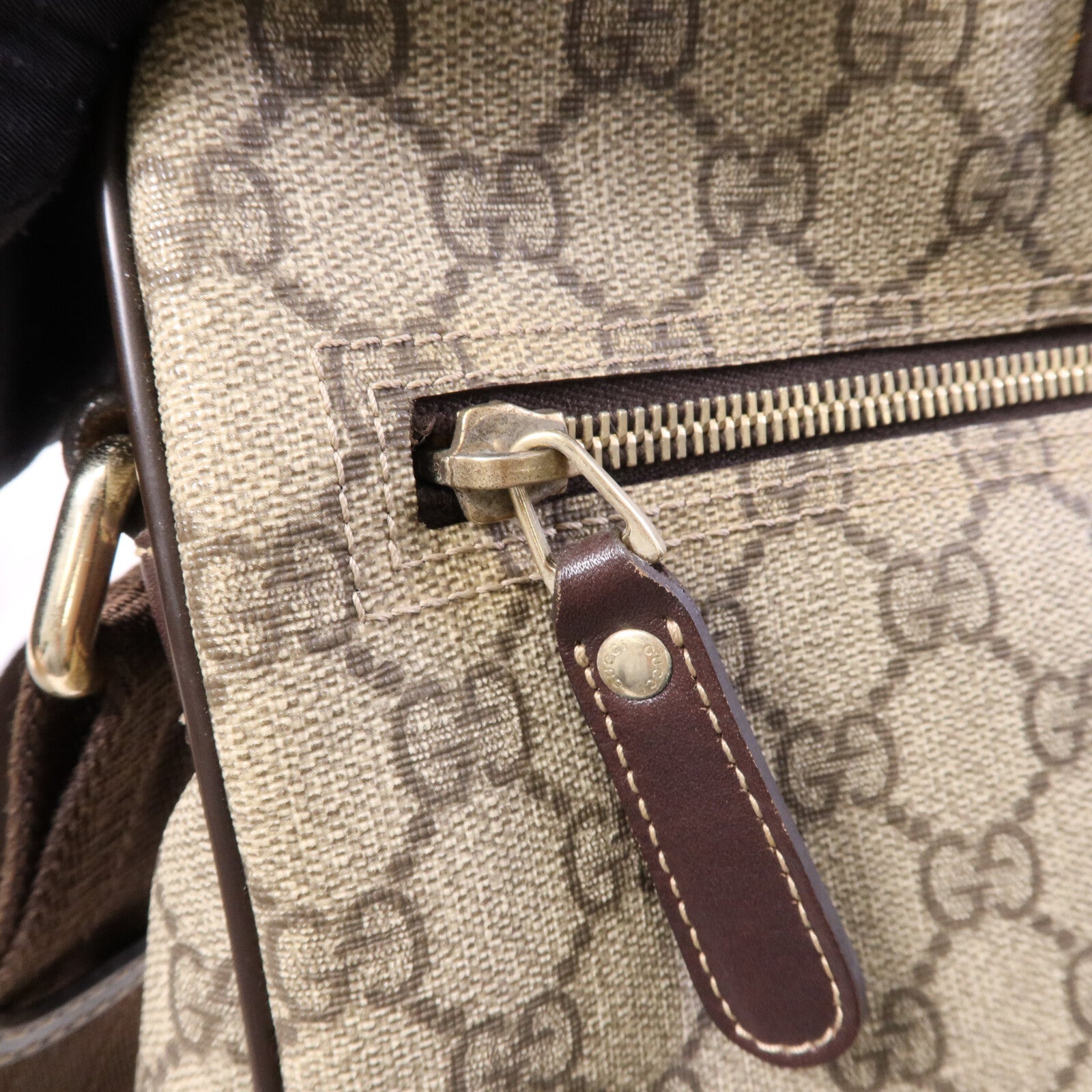 GUCCI 塗層帆布Shoulder Bag金扣肩背袋