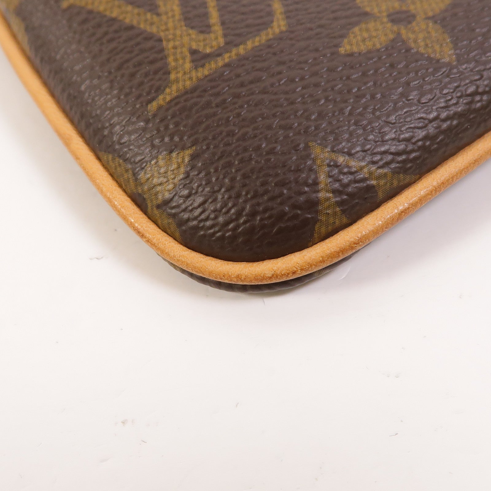 LOUIS VUITTON Monogram Pochette Milla MM金扣鏈帶肩背袋