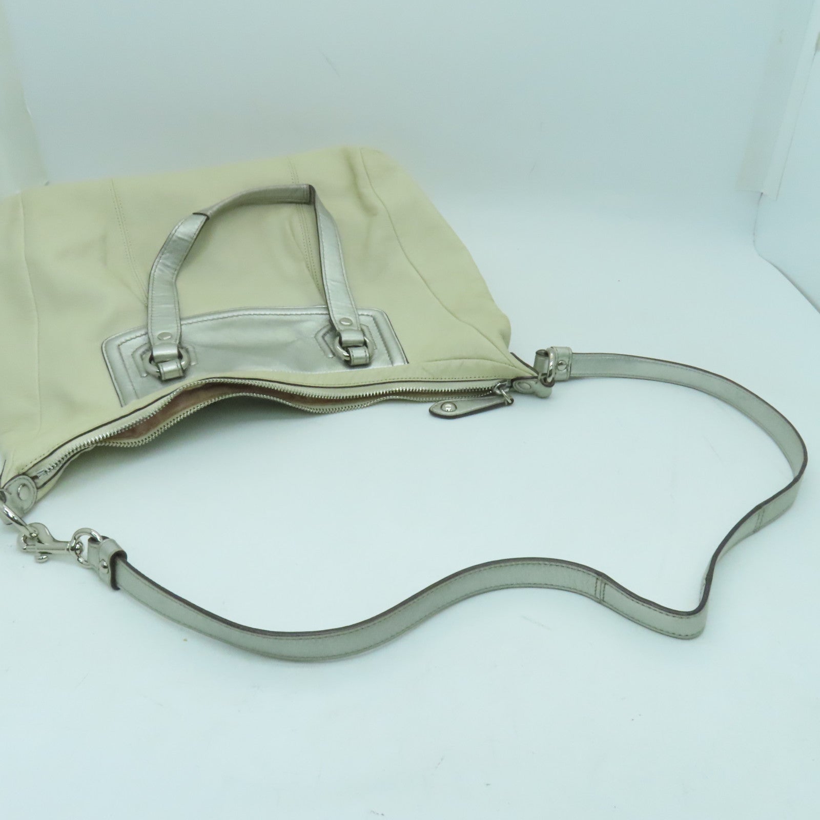 COACH 【清倉大減價】牛皮皮革2 Way Shoulder銀扣手挽肩背兩用袋白色