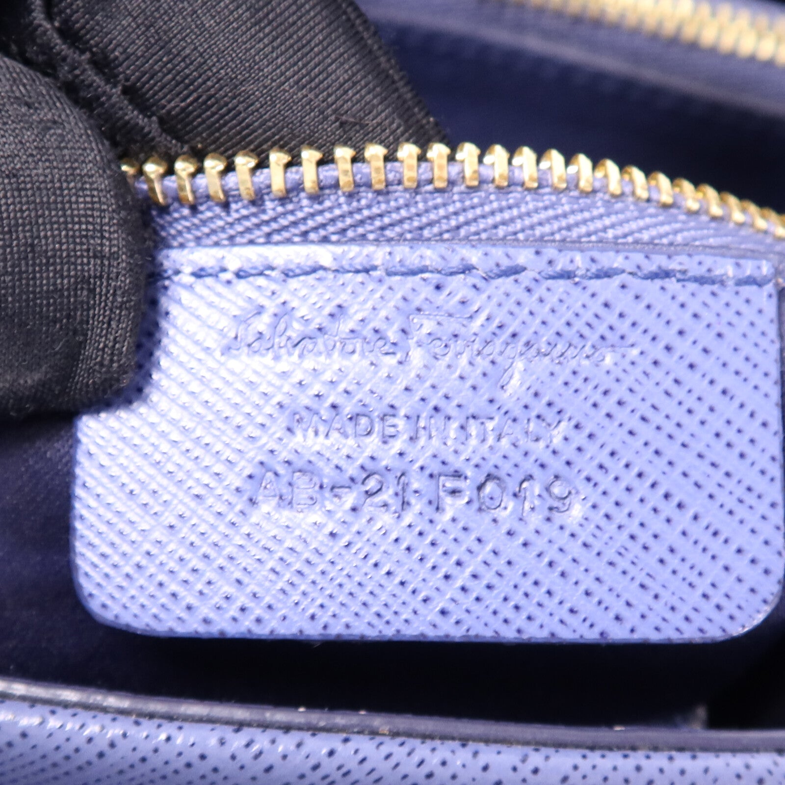 Salvatore Ferragamo 牛皮皮革Shoulder Bag金扣肩背袋