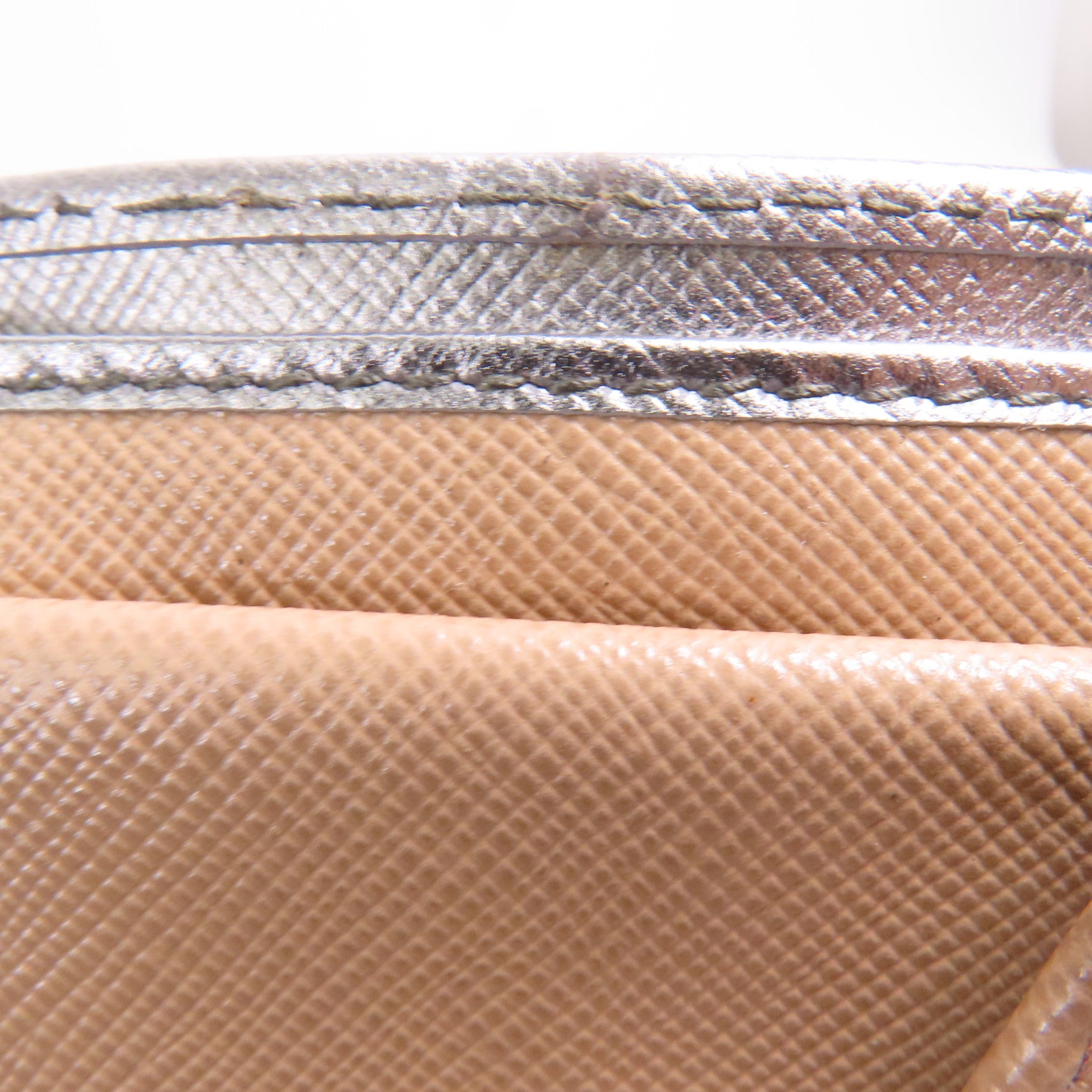 PRADA Saffiano皮革Wallet金扣錢包