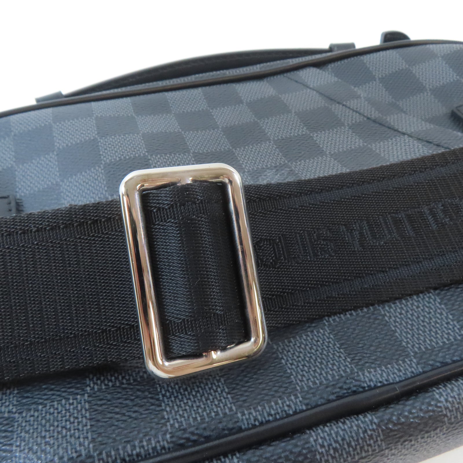 LOUIS VUITTON Damier Graphite Ambler Waist Bag銀扣腰包黑色