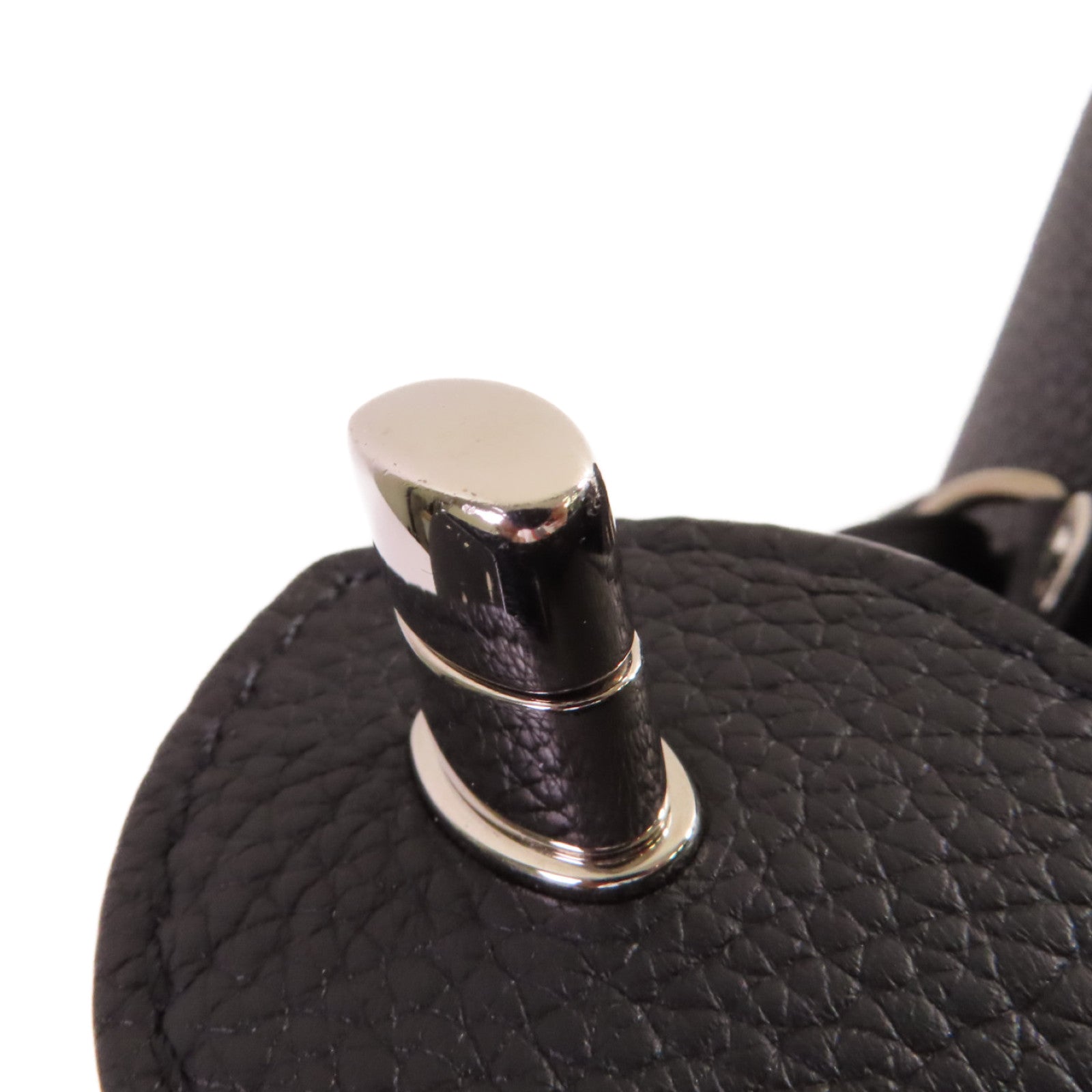 LOUIS VUITTON 牛皮皮革Lock Me Bucket Shoulder Bag銀扣肩背袋黑色