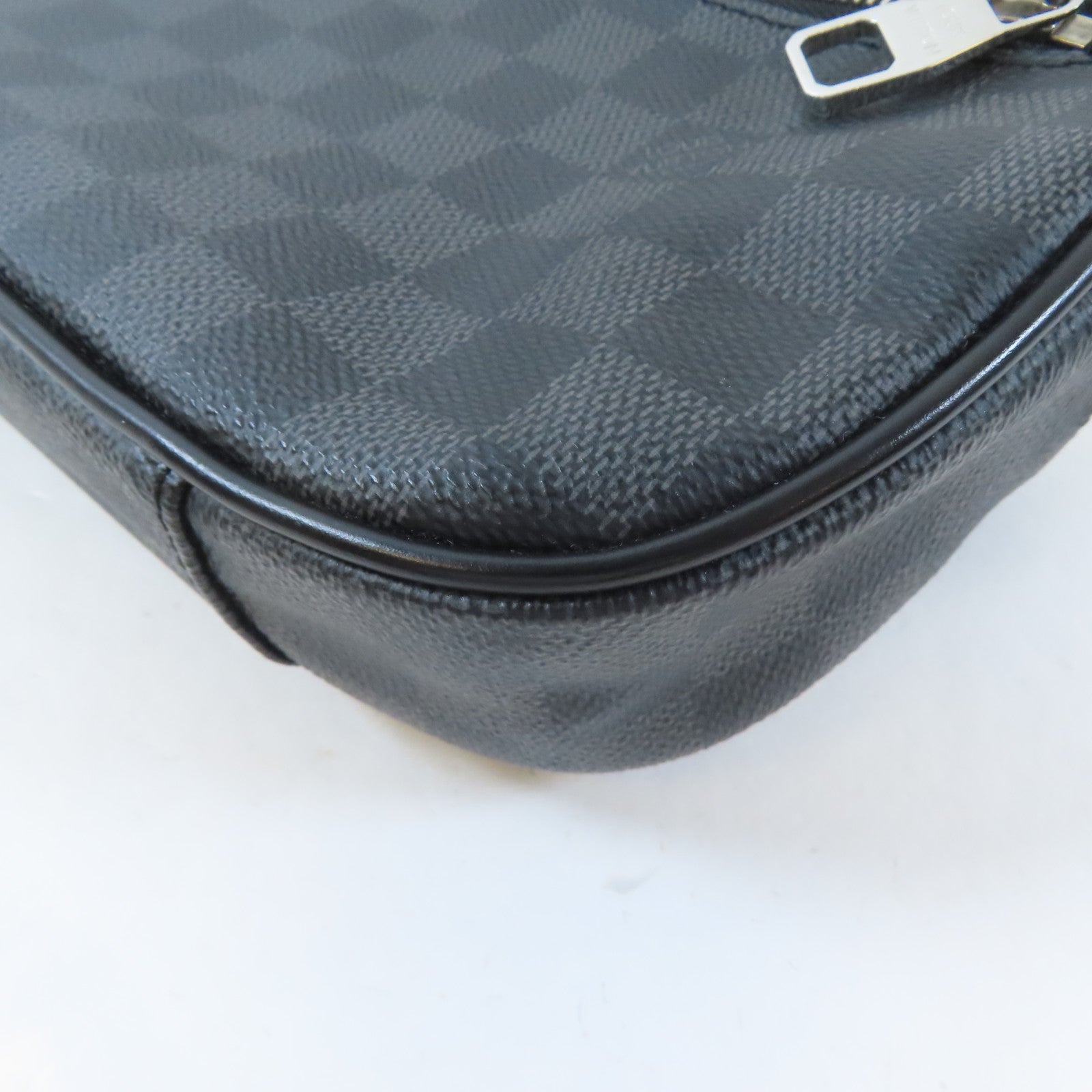 LOUIS VUITTON Damier Graphite Ambler Waist Bag銀扣腰包黑色