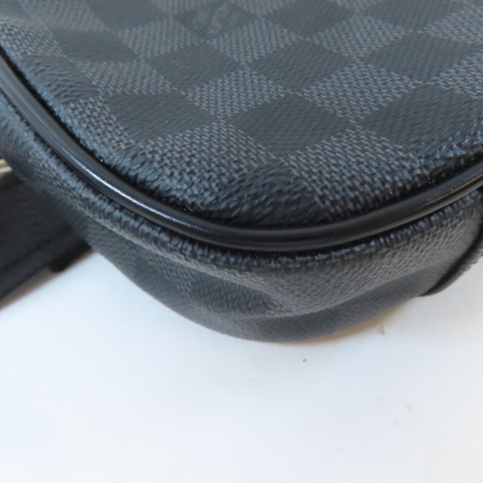 LOUIS VUITTON Damier Graphite Ambler Waist Bag銀扣腰包黑色